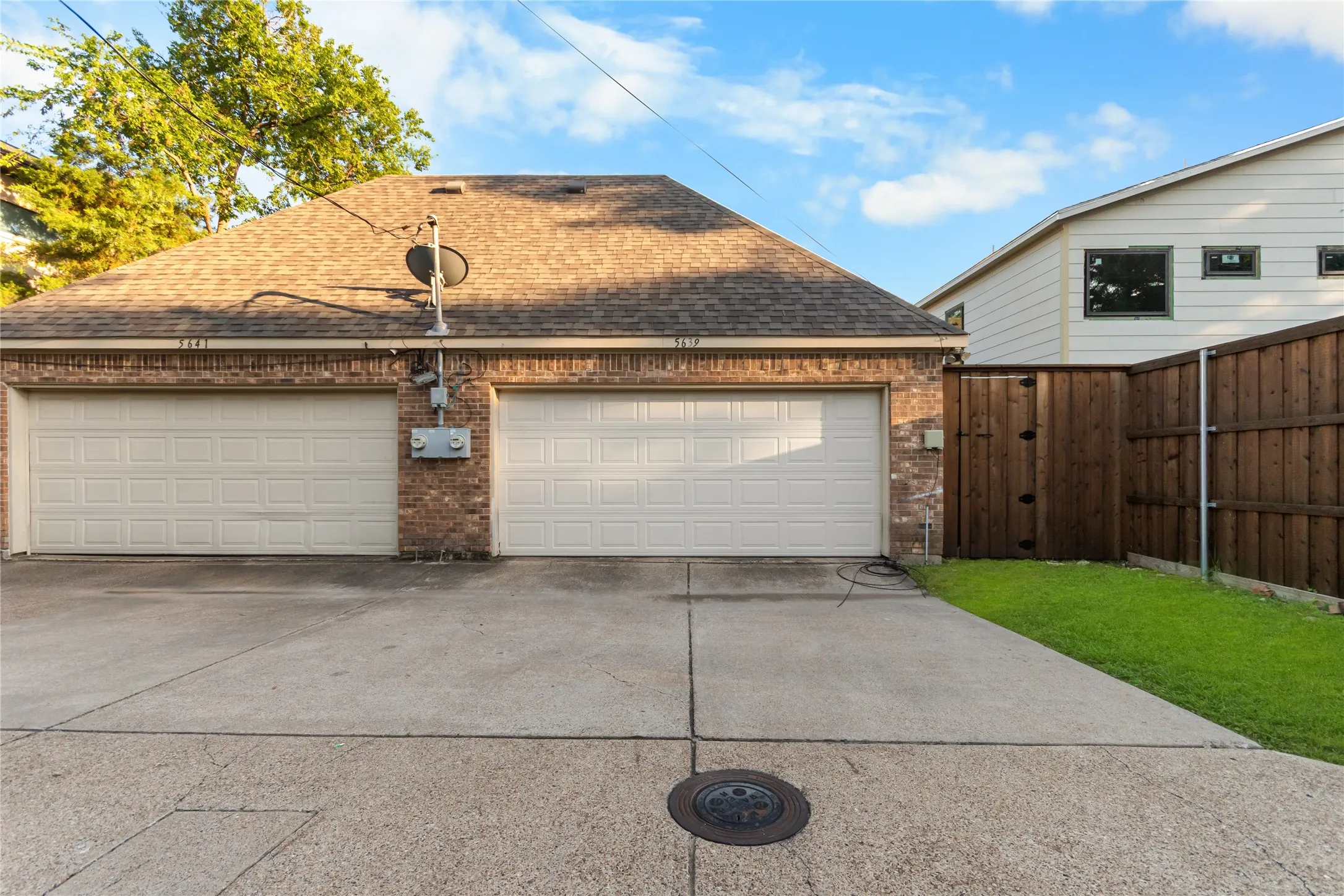 Single Family Residence For Rent in Dallas County , 5639 Ellsworth Avenue, Dallas, Texas 75206, 3 Bedroom, 2 Bathroom, 2 Garage spaces, 2,360 Sqft, built in 2003, mls#21406167, Real Estate Agent in Dallas, Homes For Rent in Dallas county, Homes For Rent in Dallas, Realtor in Dallas Texas, Real Estate Brokerage Independent Realty Texas, Luminita Cordes Realtor