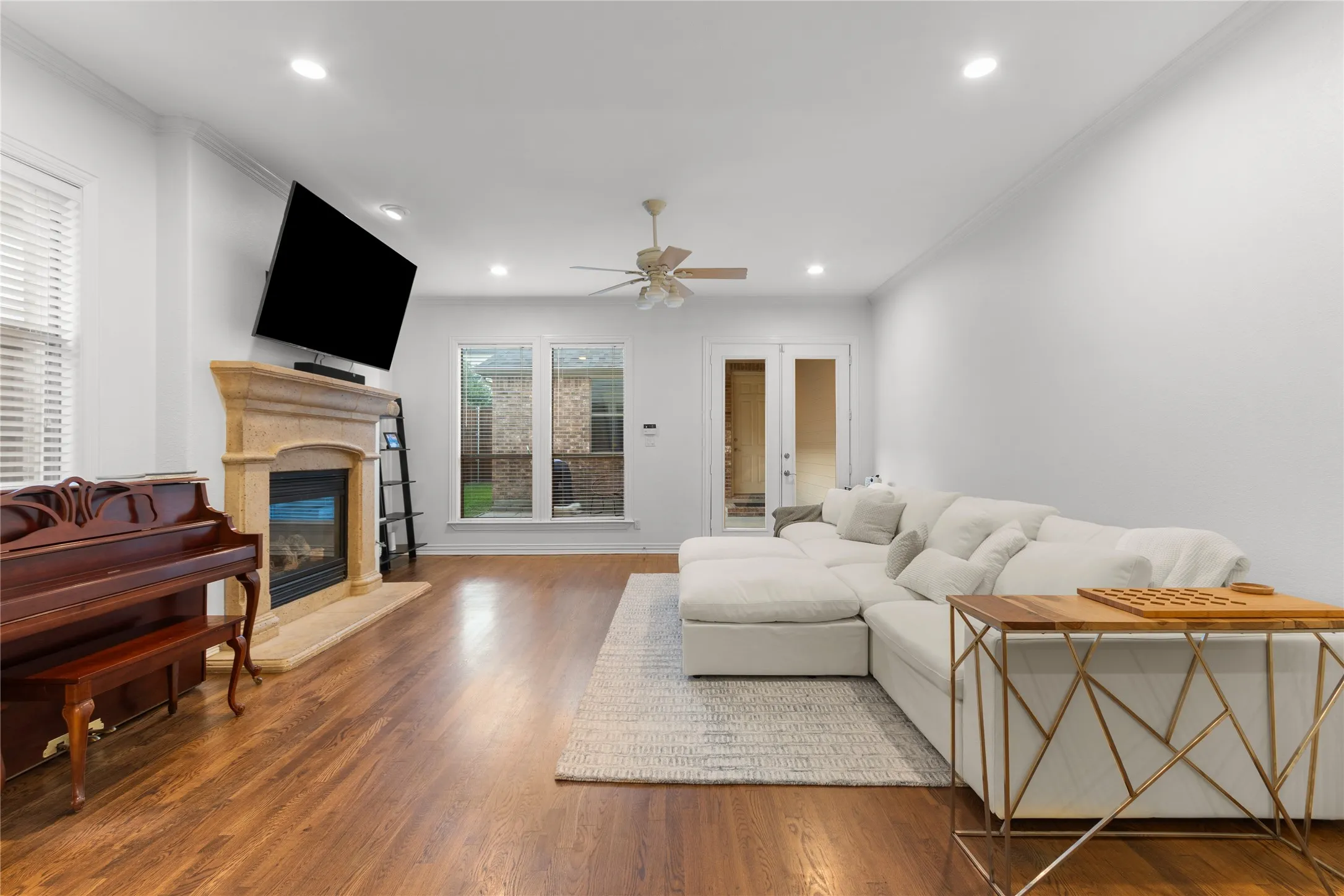 Single Family Residence For Rent in Dallas County , 5639 Ellsworth Avenue, Dallas, Texas 75206, 3 Bedroom, 2 Bathroom, 2 Garage spaces, 2,360 Sqft, built in 2003, mls#21406167, Real Estate Agent in Dallas, Homes For Rent in Dallas county, Homes For Rent in Dallas, Realtor in Dallas Texas, Real Estate Brokerage Independent Realty Texas, Luminita Cordes Realtor