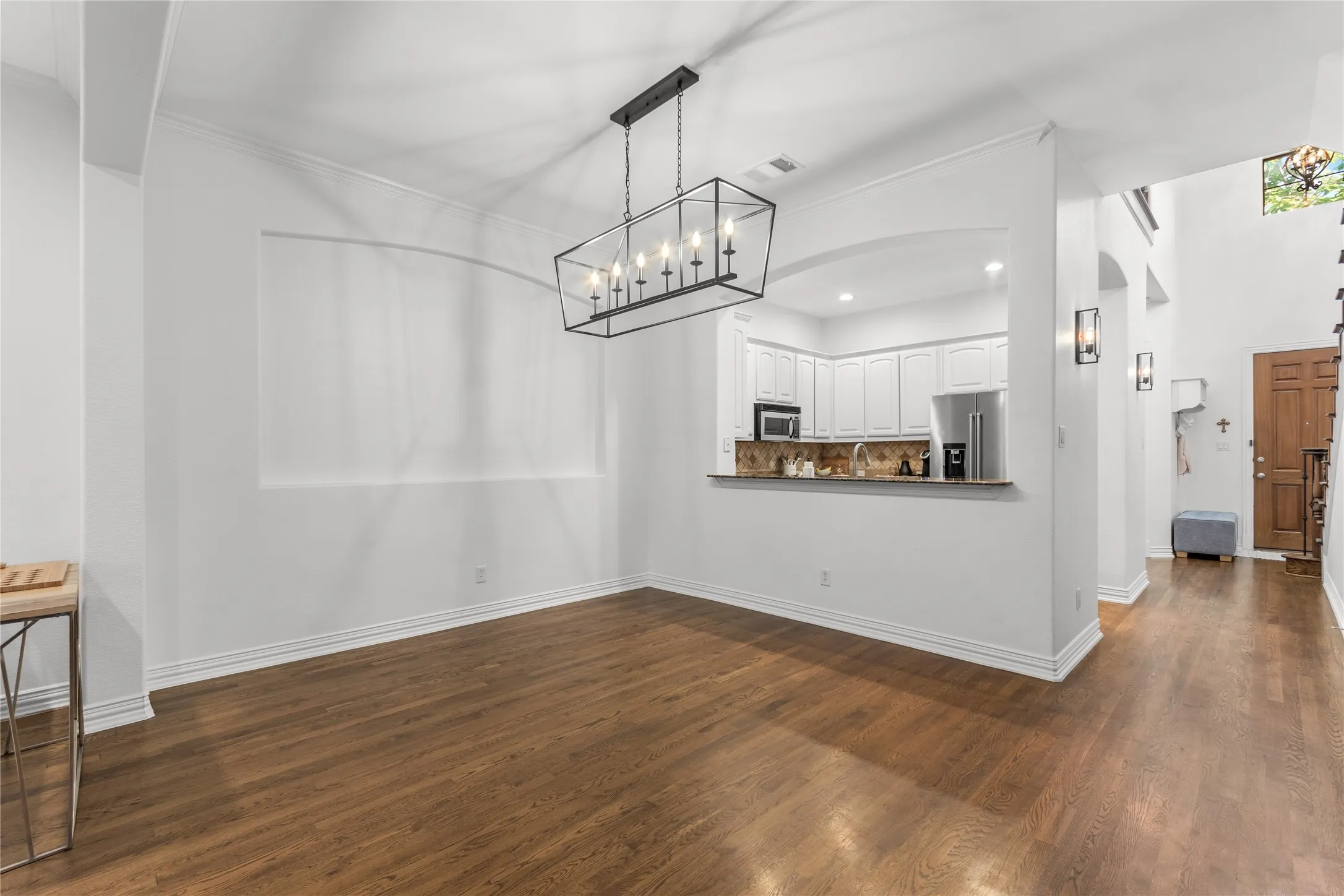 Single Family Residence For Rent in Dallas County , 5639 Ellsworth Avenue, Dallas, Texas 75206, 3 Bedroom, 2 Bathroom, 2 Garage spaces, 2,360 Sqft, built in 2003, mls#21406167, Real Estate Agent in Dallas, Homes For Rent in Dallas county, Homes For Rent in Dallas, Realtor in Dallas Texas, Real Estate Brokerage Independent Realty Texas, Luminita Cordes Realtor