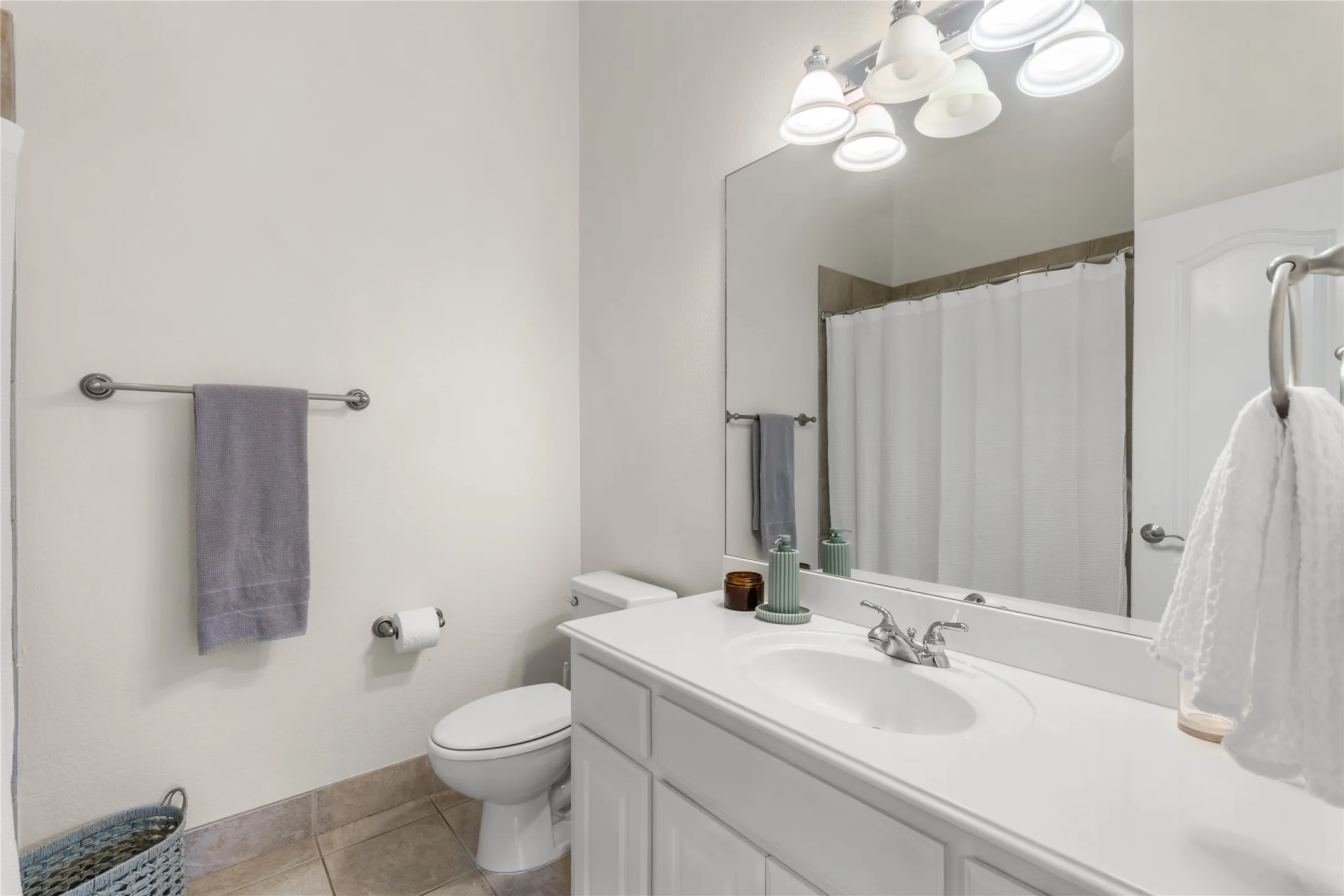 Single Family Residence For Rent in Dallas County , 5639 Ellsworth Avenue, Dallas, Texas 75206, 3 Bedroom, 2 Bathroom, 2 Garage spaces, 2,360 Sqft, built in 2003, mls#21406167, Real Estate Agent in Dallas, Homes For Rent in Dallas county, Homes For Rent in Dallas, Realtor in Dallas Texas, Real Estate Brokerage Independent Realty Texas, Luminita Cordes Realtor