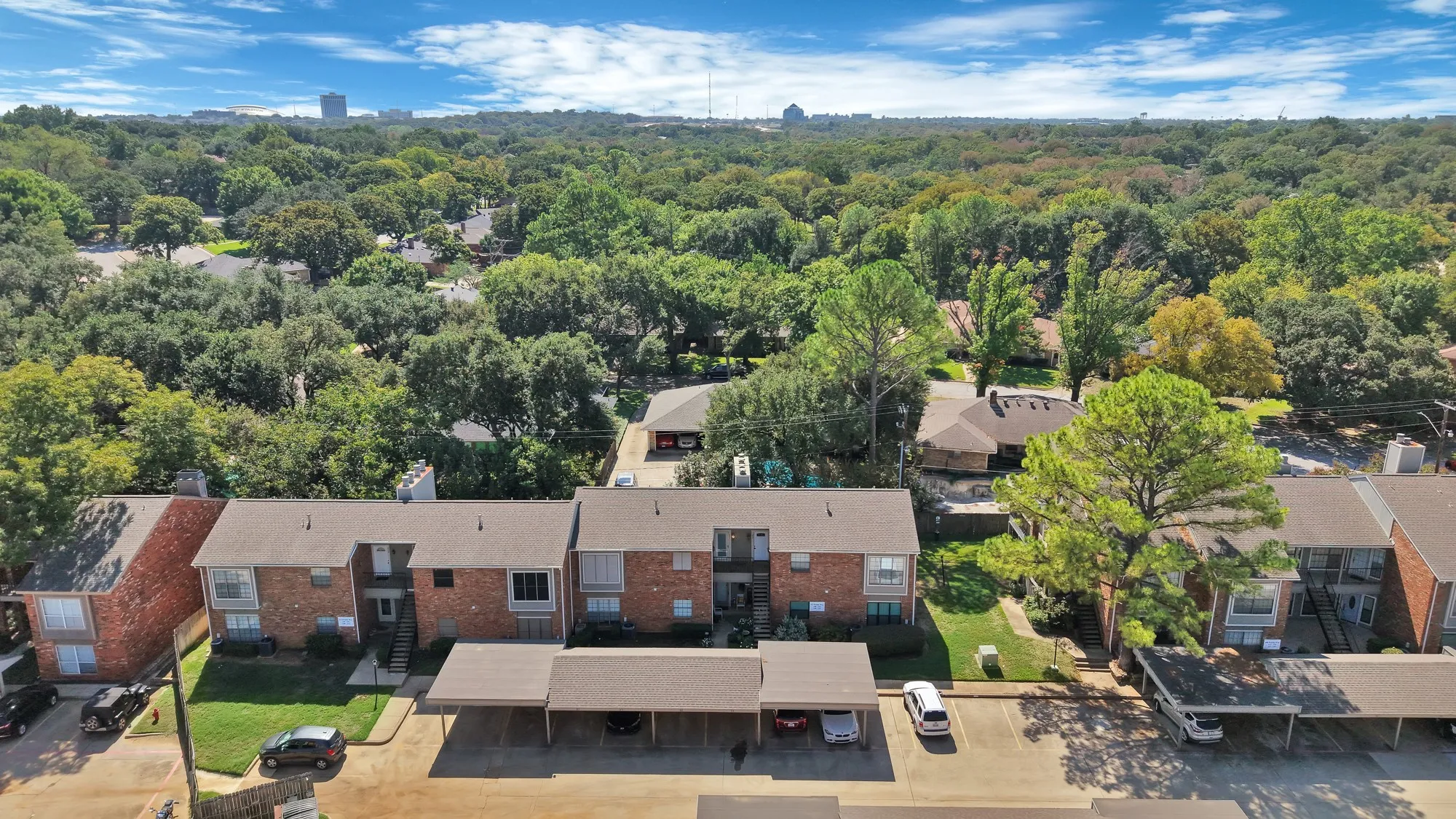 Condominium For Sale in Tarrant County , 412 Pebble Way 251, Arlington, Texas 76006, 2 Bedroom, 1 Bathroom, Garage spaces, 896 Sqft, built in 1983, mls#21407942, Real Estate Agent in Arlington, Homes For Sale in Tarrant county, Homes For Sale in Arlington, Realtor in Arlington Texas, Real Estate Brokerage Independent Realty Texas, Luminita Cordes Realtor