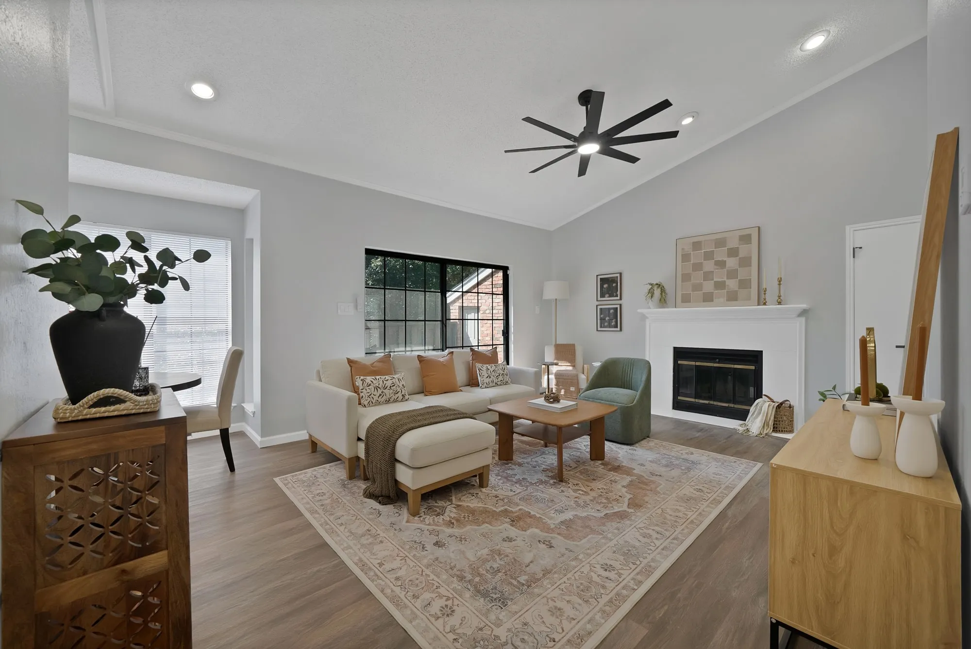 Condominium For Sale in Tarrant County , 412 Pebble Way 251, Arlington, Texas 76006, 2 Bedroom, 1 Bathroom, Garage spaces, 896 Sqft, built in 1983, mls#21407942, Real Estate Agent in Arlington, Homes For Sale in Tarrant county, Homes For Sale in Arlington, Realtor in Arlington Texas, Real Estate Brokerage Independent Realty Texas, Luminita Cordes Realtor