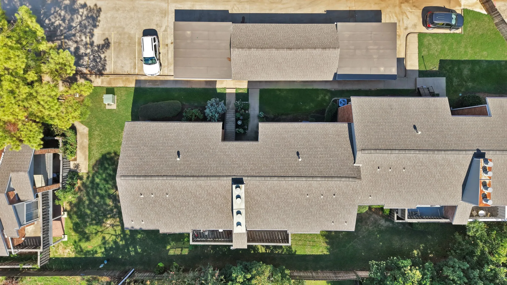 Condominium For Sale in Tarrant County , 412 Pebble Way 251, Arlington, Texas 76006, 2 Bedroom, 1 Bathroom, Garage spaces, 896 Sqft, built in 1983, mls#21407942, Real Estate Agent in Arlington, Homes For Sale in Tarrant county, Homes For Sale in Arlington, Realtor in Arlington Texas, Real Estate Brokerage Independent Realty Texas, Luminita Cordes Realtor