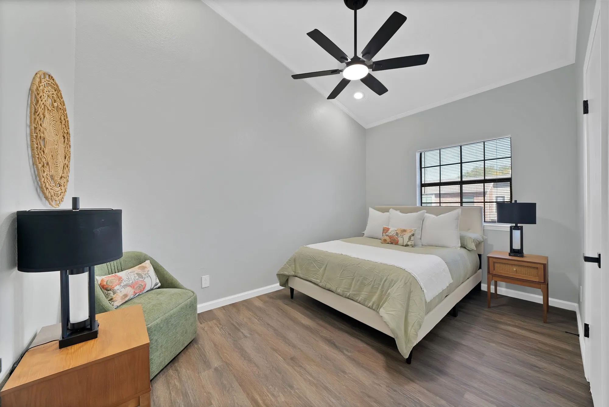 Condominium For Sale in Tarrant County , 412 Pebble Way 251, Arlington, Texas 76006, 2 Bedroom, 1 Bathroom, Garage spaces, 896 Sqft, built in 1983, mls#21407942, Real Estate Agent in Arlington, Homes For Sale in Tarrant county, Homes For Sale in Arlington, Realtor in Arlington Texas, Real Estate Brokerage Independent Realty Texas, Luminita Cordes Realtor