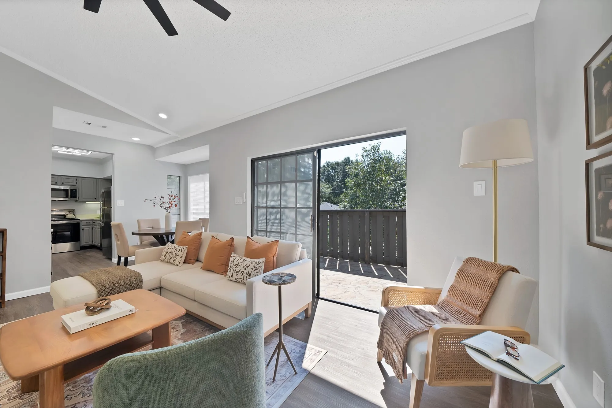 Condominium For Sale in Tarrant County , 412 Pebble Way 251, Arlington, Texas 76006, 2 Bedroom, 1 Bathroom, Garage spaces, 896 Sqft, built in 1983, mls#21407942, Real Estate Agent in Arlington, Homes For Sale in Tarrant county, Homes For Sale in Arlington, Realtor in Arlington Texas, Real Estate Brokerage Independent Realty Texas, Luminita Cordes Realtor