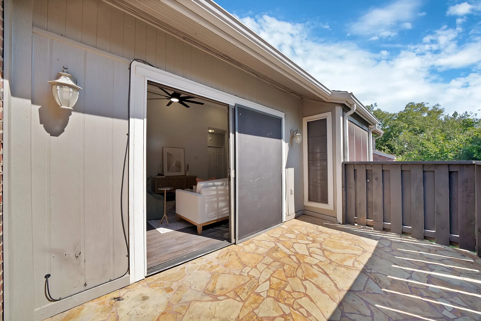 Condominium For Sale in Tarrant County , 412 Pebble Way 251, Arlington, Texas 76006, 2 Bedroom, 1 Bathroom, Garage spaces, 896 Sqft, built in 1983, mls#21407942, Real Estate Agent in Arlington, Homes For Sale in Tarrant county, Homes For Sale in Arlington, Realtor in Arlington Texas, Real Estate Brokerage Independent Realty Texas, Luminita Cordes Realtor