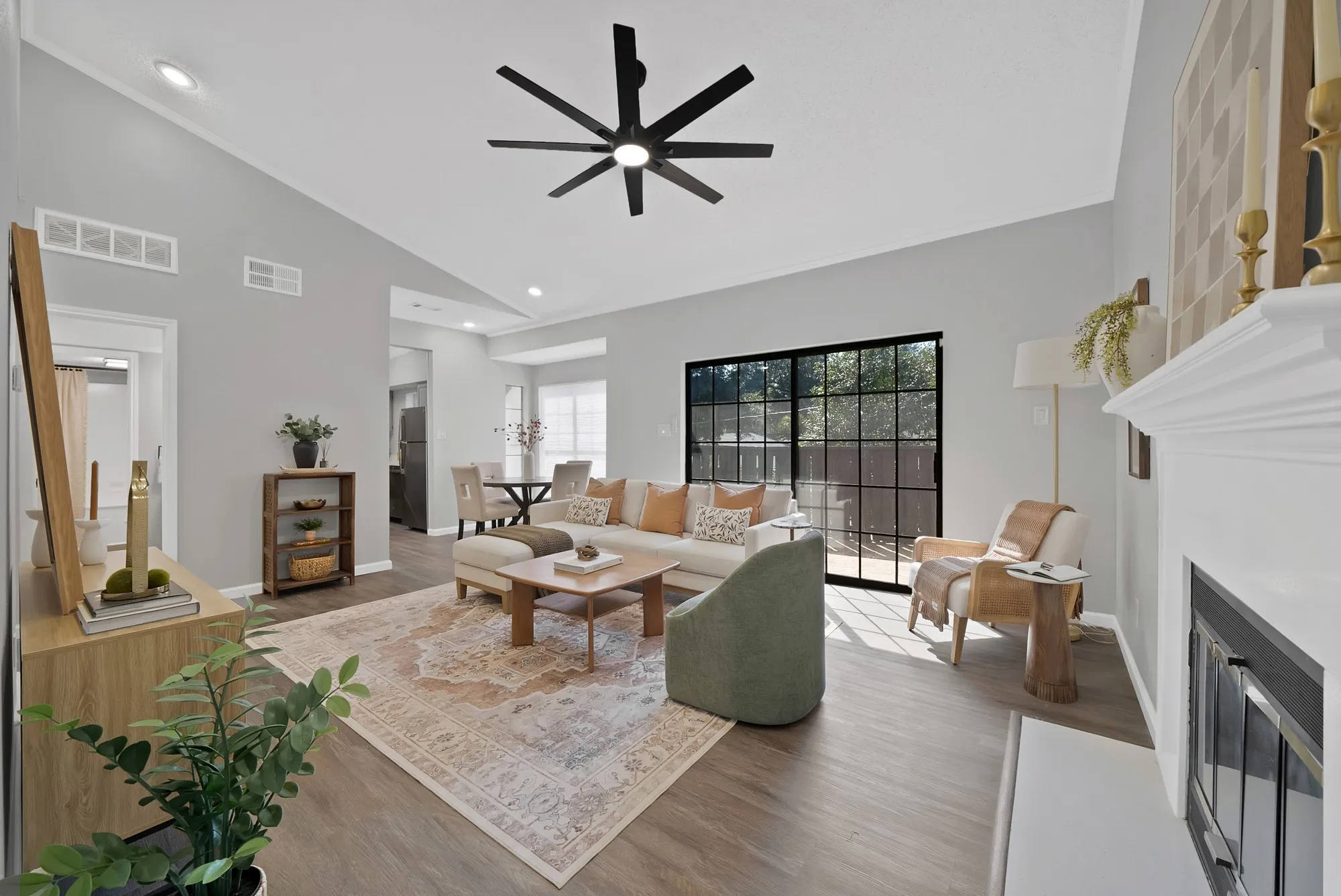 Condominium For Sale in Tarrant County , 412 Pebble Way 251, Arlington, Texas 76006, 2 Bedroom, 1 Bathroom, Garage spaces, 896 Sqft, built in 1983, mls#21407942, Real Estate Agent in Arlington, Homes For Sale in Tarrant county, Homes For Sale in Arlington, Realtor in Arlington Texas, Real Estate Brokerage Independent Realty Texas, Luminita Cordes Realtor