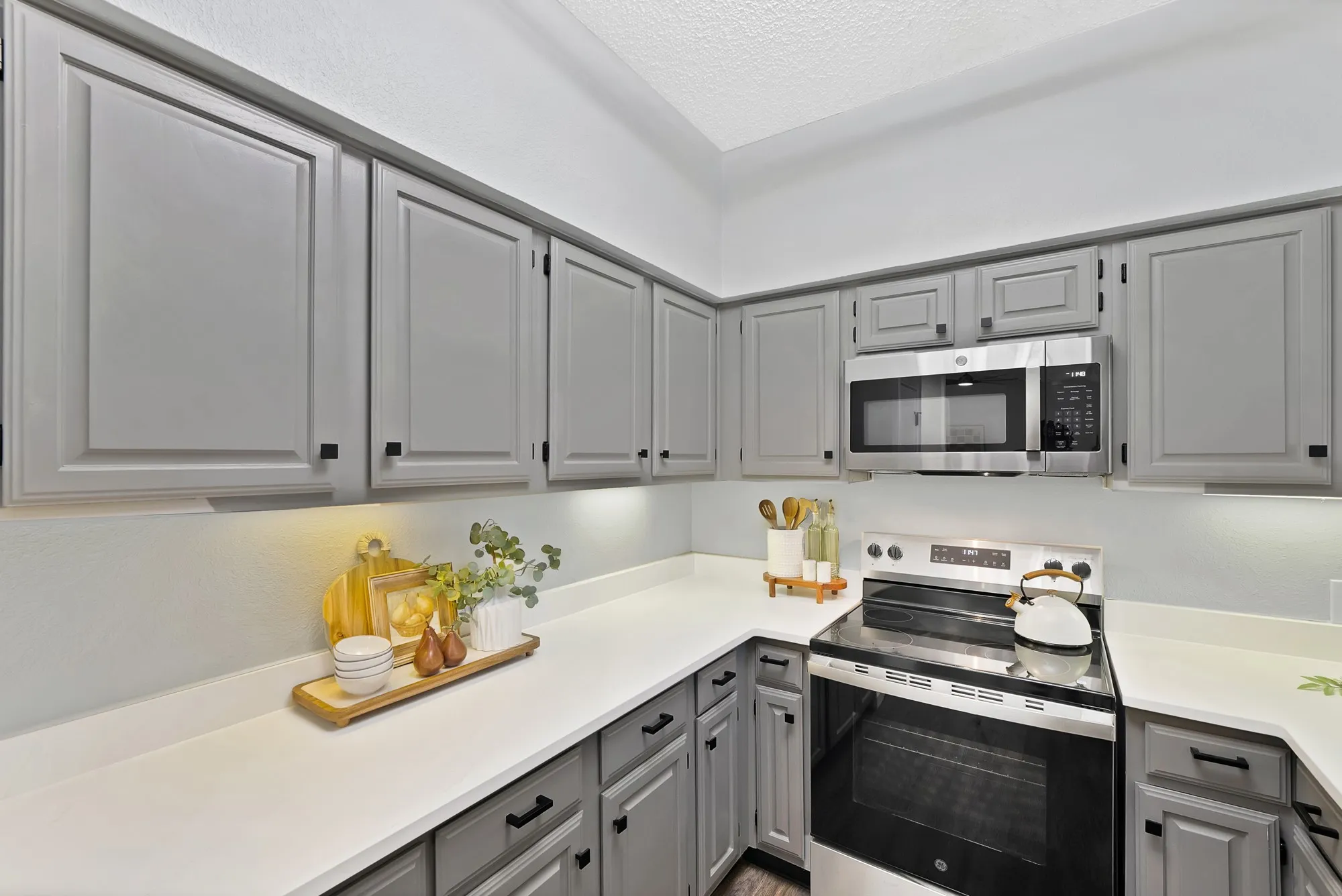 Condominium For Sale in Tarrant County , 412 Pebble Way 251, Arlington, Texas 76006, 2 Bedroom, 1 Bathroom, Garage spaces, 896 Sqft, built in 1983, mls#21407942, Real Estate Agent in Arlington, Homes For Sale in Tarrant county, Homes For Sale in Arlington, Realtor in Arlington Texas, Real Estate Brokerage Independent Realty Texas, Luminita Cordes Realtor