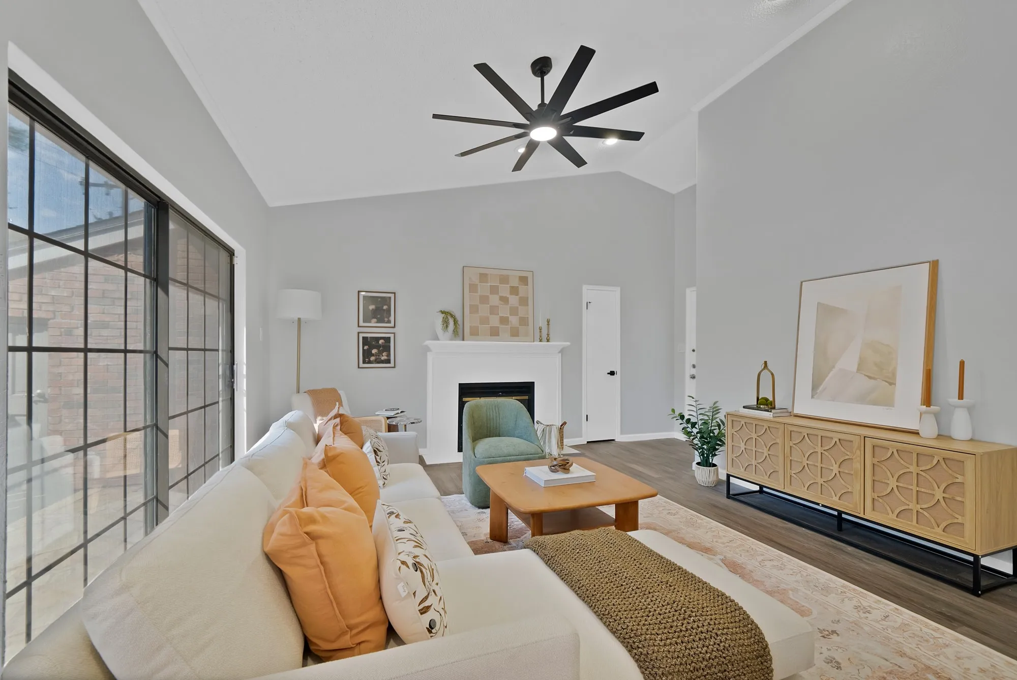 Condominium For Sale in Tarrant County , 412 Pebble Way 251, Arlington, Texas 76006, 2 Bedroom, 1 Bathroom, Garage spaces, 896 Sqft, built in 1983, mls#21407942, Real Estate Agent in Arlington, Homes For Sale in Tarrant county, Homes For Sale in Arlington, Realtor in Arlington Texas, Real Estate Brokerage Independent Realty Texas, Luminita Cordes Realtor