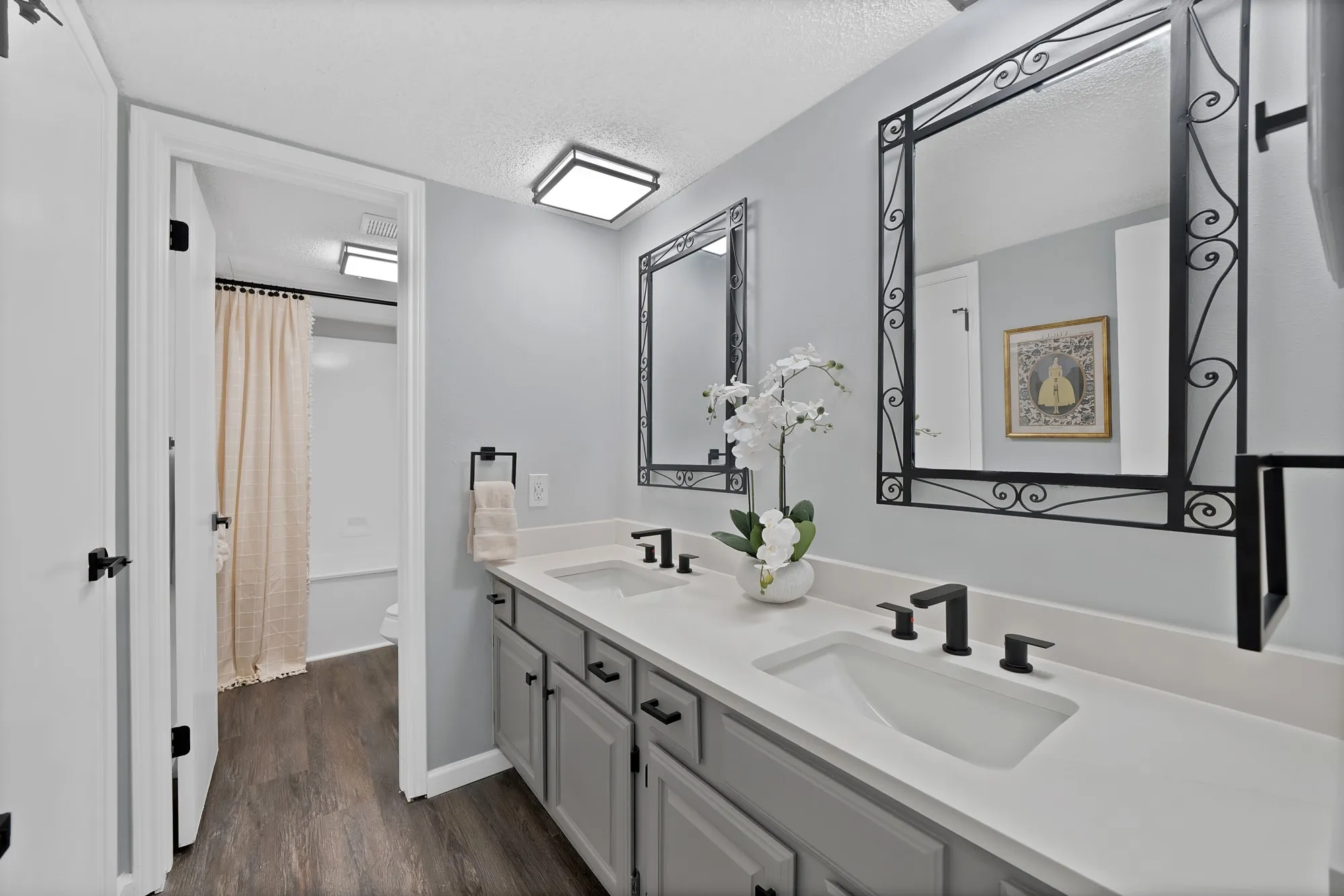 Condominium For Sale in Tarrant County , 412 Pebble Way 251, Arlington, Texas 76006, 2 Bedroom, 1 Bathroom, Garage spaces, 896 Sqft, built in 1983, mls#21407942, Real Estate Agent in Arlington, Homes For Sale in Tarrant county, Homes For Sale in Arlington, Realtor in Arlington Texas, Real Estate Brokerage Independent Realty Texas, Luminita Cordes Realtor
