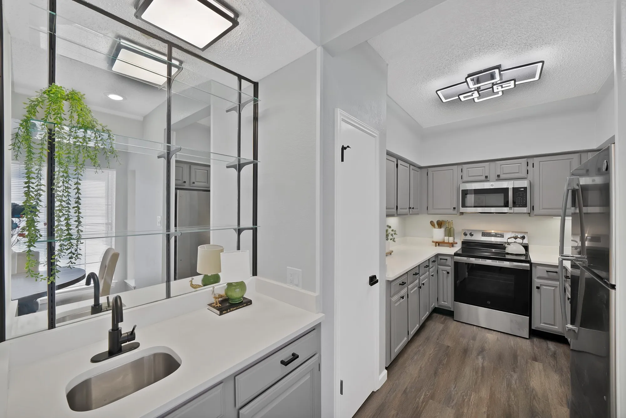 Condominium For Sale in Tarrant County , 412 Pebble Way 251, Arlington, Texas 76006, 2 Bedroom, 1 Bathroom, Garage spaces, 896 Sqft, built in 1983, mls#21407942, Real Estate Agent in Arlington, Homes For Sale in Tarrant county, Homes For Sale in Arlington, Realtor in Arlington Texas, Real Estate Brokerage Independent Realty Texas, Luminita Cordes Realtor