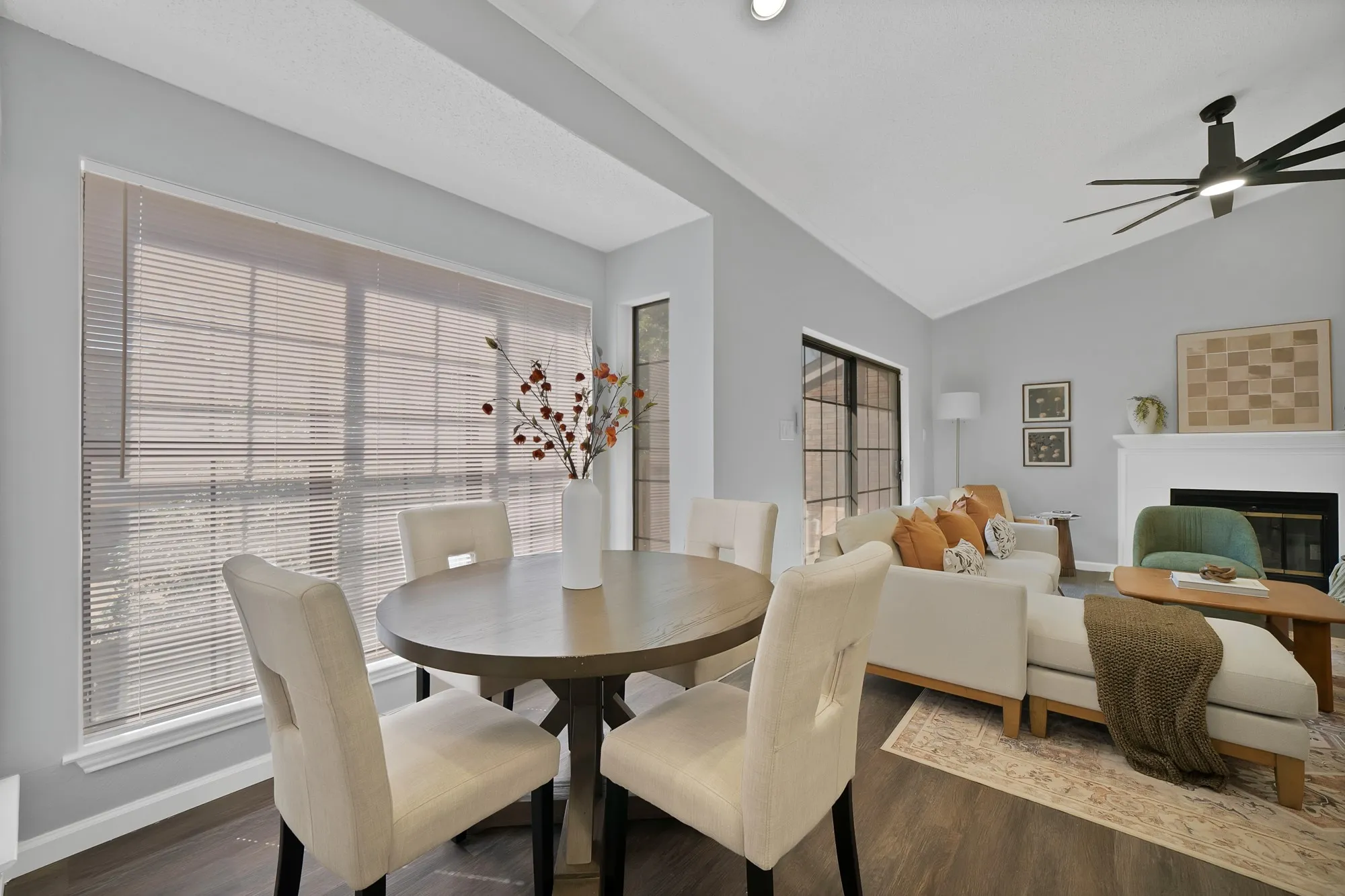 Condominium For Sale in Tarrant County , 412 Pebble Way 251, Arlington, Texas 76006, 2 Bedroom, 1 Bathroom, Garage spaces, 896 Sqft, built in 1983, mls#21407942, Real Estate Agent in Arlington, Homes For Sale in Tarrant county, Homes For Sale in Arlington, Realtor in Arlington Texas, Real Estate Brokerage Independent Realty Texas, Luminita Cordes Realtor