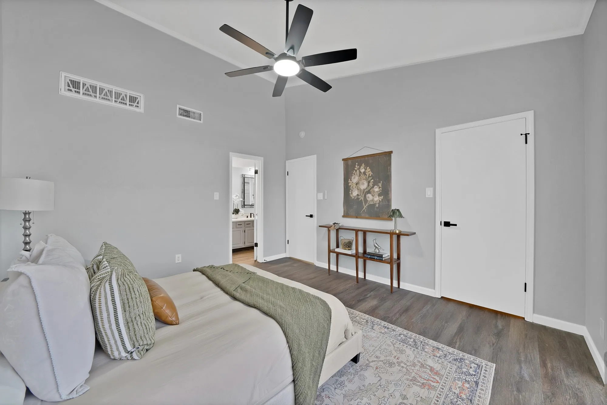Condominium For Sale in Tarrant County , 412 Pebble Way 251, Arlington, Texas 76006, 2 Bedroom, 1 Bathroom, Garage spaces, 896 Sqft, built in 1983, mls#21407942, Real Estate Agent in Arlington, Homes For Sale in Tarrant county, Homes For Sale in Arlington, Realtor in Arlington Texas, Real Estate Brokerage Independent Realty Texas, Luminita Cordes Realtor