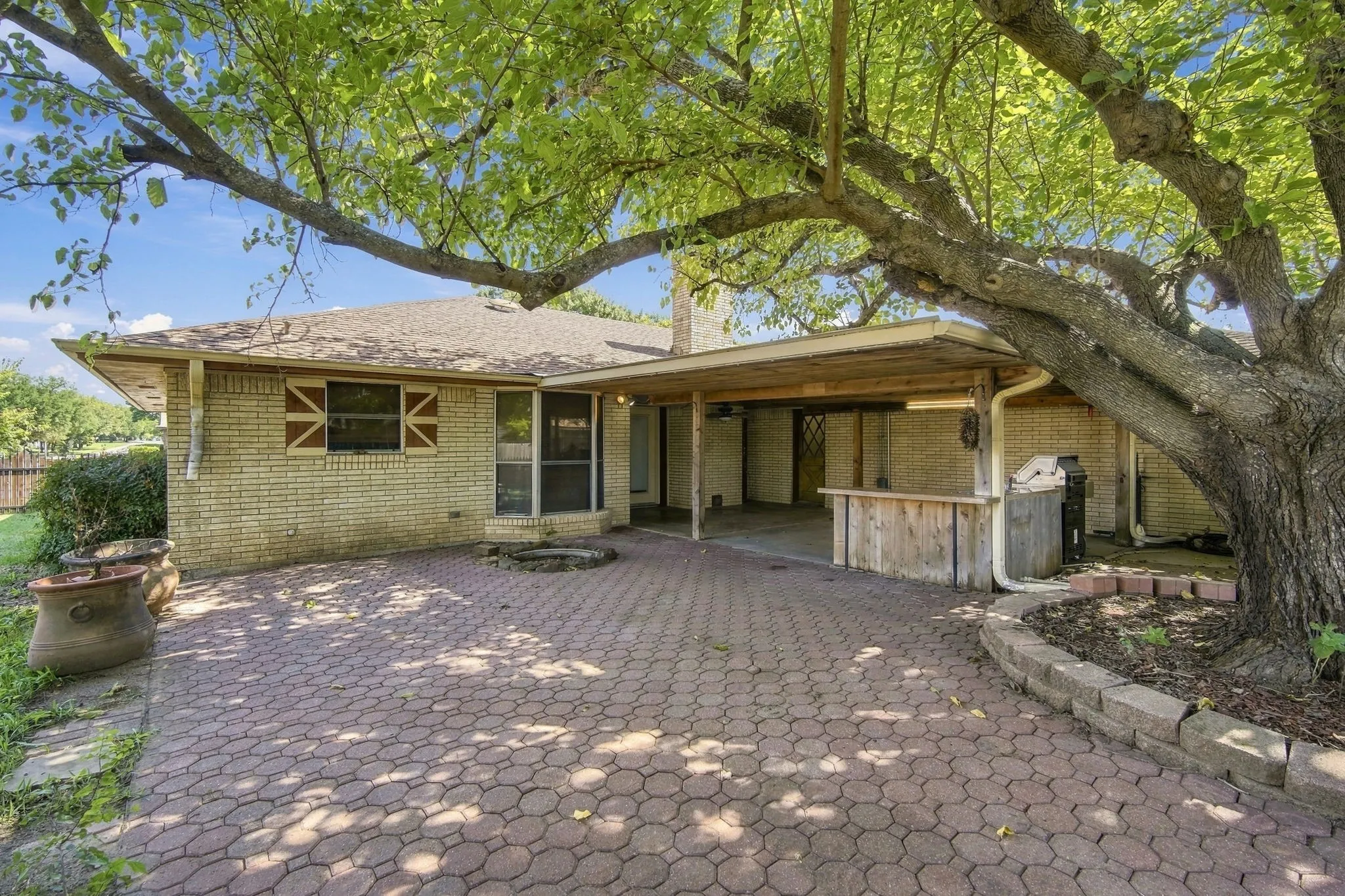 Single Family Residence For Sale in Ellis County , 1501 Meadow Court, Midlothian, Texas 76065, 3 Bedroom, 3 Bathroom, 2 Garage spaces, 1,691 Sqft, built in 1977, mls#21408207, Real Estate Agent in Midlothian, Homes For Sale in Ellis county, Homes For Sale in Midlothian, Realtor in Midlothian Texas, Real Estate Brokerage Independent Realty Texas, Luminita Cordes Realtor