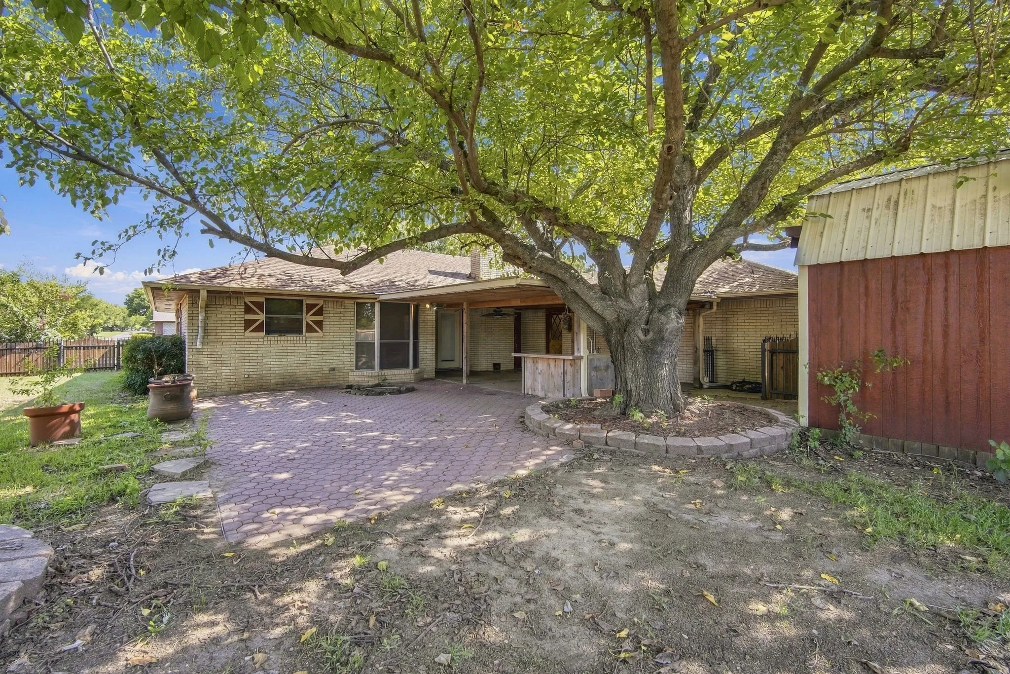 Single Family Residence For Sale in Ellis County , 1501 Meadow Court, Midlothian, Texas 76065, 3 Bedroom, 3 Bathroom, 2 Garage spaces, 1,691 Sqft, built in 1977, mls#21408207, Real Estate Agent in Midlothian, Homes For Sale in Ellis county, Homes For Sale in Midlothian, Realtor in Midlothian Texas, Real Estate Brokerage Independent Realty Texas, Luminita Cordes Realtor