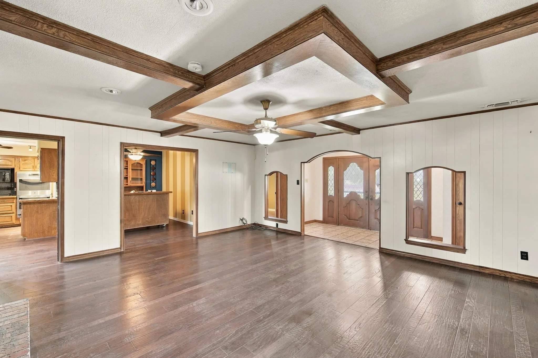 Single Family Residence For Sale in Ellis County , 1501 Meadow Court, Midlothian, Texas 76065, 3 Bedroom, 3 Bathroom, 2 Garage spaces, 1,691 Sqft, built in 1977, mls#21408207, Real Estate Agent in Midlothian, Homes For Sale in Ellis county, Homes For Sale in Midlothian, Realtor in Midlothian Texas, Real Estate Brokerage Independent Realty Texas, Luminita Cordes Realtor
