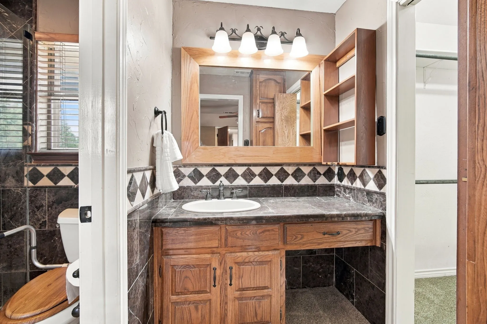 Single Family Residence For Sale in Ellis County , 1501 Meadow Court, Midlothian, Texas 76065, 3 Bedroom, 3 Bathroom, 2 Garage spaces, 1,691 Sqft, built in 1977, mls#21408207, Real Estate Agent in Midlothian, Homes For Sale in Ellis county, Homes For Sale in Midlothian, Realtor in Midlothian Texas, Real Estate Brokerage Independent Realty Texas, Luminita Cordes Realtor
