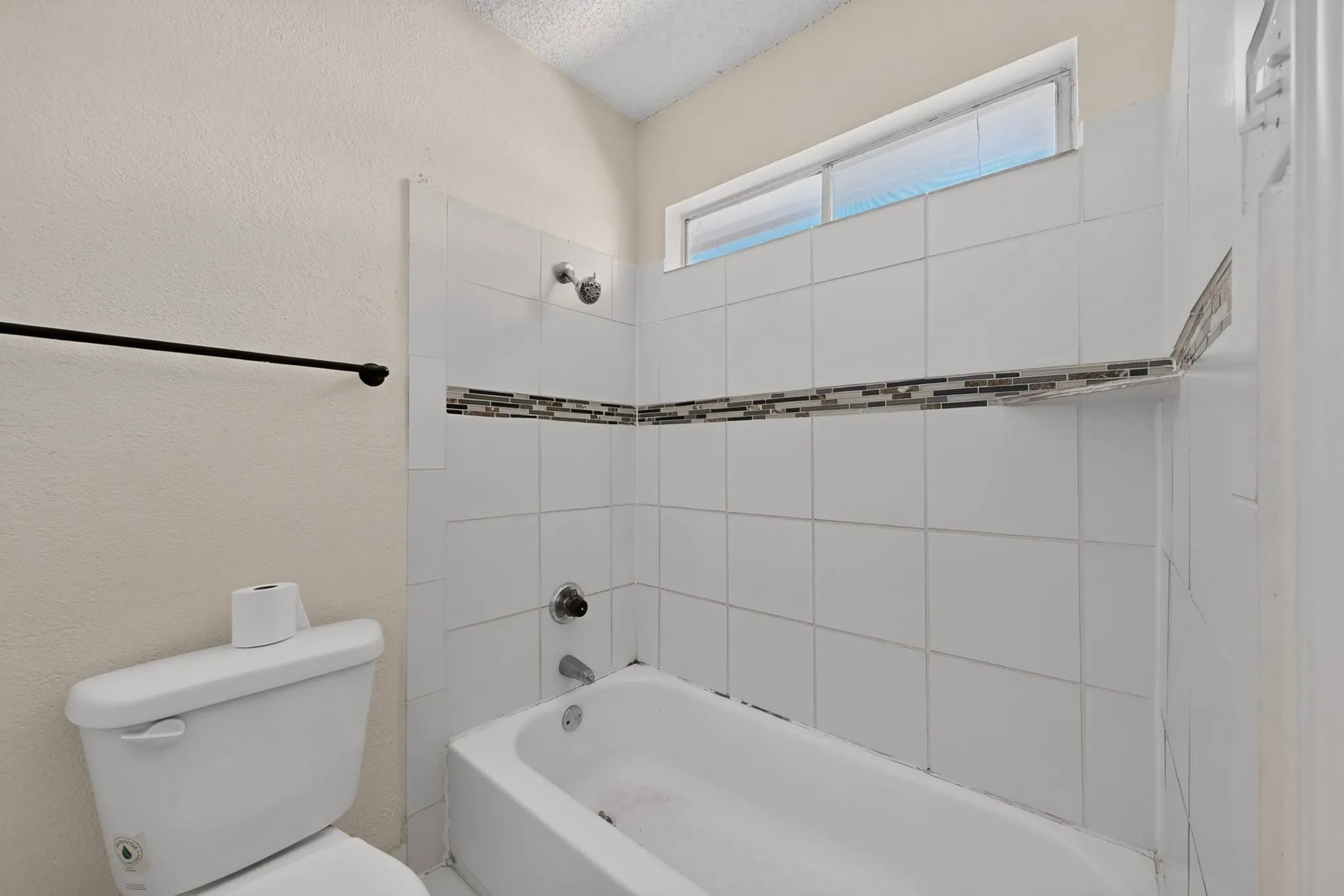 Single Family Residence For Sale in Dallas County , 5026 Boca Raton Drive, Garland, Texas 75043, 4 Bedroom, 3 Bathroom, 2 Garage spaces, 2,030 Sqft, built in 1972, mls#21406146, Real Estate Agent in Garland, Homes For Sale in Dallas county, Homes For Sale in Garland, Realtor in Garland Texas, Real Estate Brokerage Independent Realty Texas, Luminita Cordes Realtor