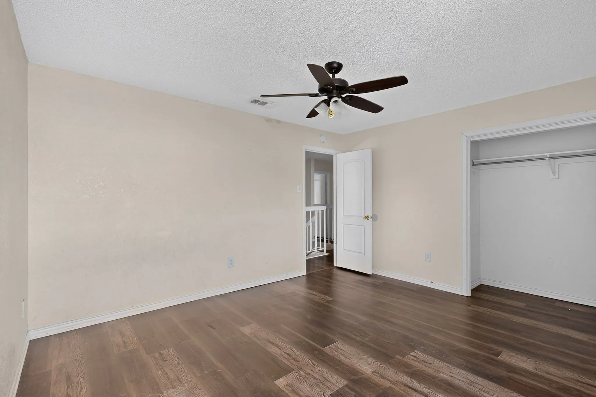 Single Family Residence For Sale in Dallas County , 5026 Boca Raton Drive, Garland, Texas 75043, 4 Bedroom, 3 Bathroom, 2 Garage spaces, 2,030 Sqft, built in 1972, mls#21406146, Real Estate Agent in Garland, Homes For Sale in Dallas county, Homes For Sale in Garland, Realtor in Garland Texas, Real Estate Brokerage Independent Realty Texas, Luminita Cordes Realtor