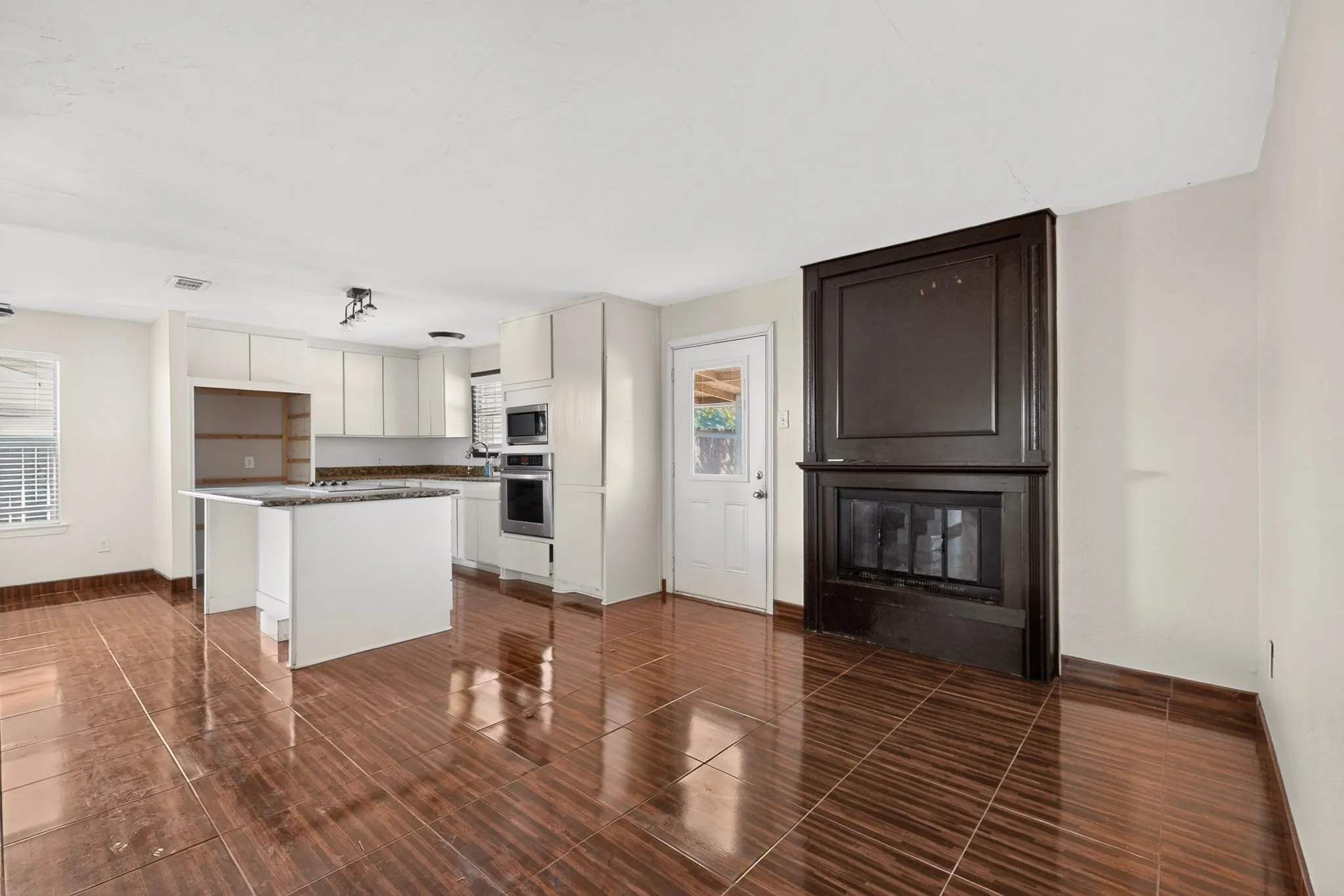 Single Family Residence For Sale in Dallas County , 5026 Boca Raton Drive, Garland, Texas 75043, 4 Bedroom, 3 Bathroom, 2 Garage spaces, 2,030 Sqft, built in 1972, mls#21406146, Real Estate Agent in Garland, Homes For Sale in Dallas county, Homes For Sale in Garland, Realtor in Garland Texas, Real Estate Brokerage Independent Realty Texas, Luminita Cordes Realtor