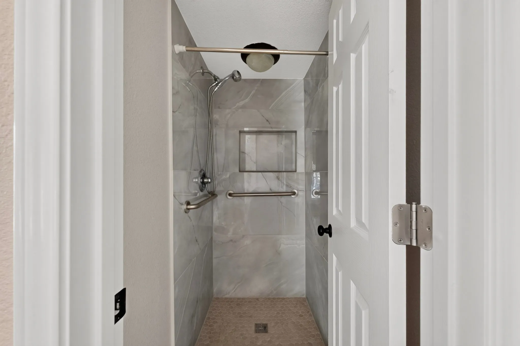 Single Family Residence For Sale in Dallas County , 5026 Boca Raton Drive, Garland, Texas 75043, 4 Bedroom, 3 Bathroom, 2 Garage spaces, 2,030 Sqft, built in 1972, mls#21406146, Real Estate Agent in Garland, Homes For Sale in Dallas county, Homes For Sale in Garland, Realtor in Garland Texas, Real Estate Brokerage Independent Realty Texas, Luminita Cordes Realtor