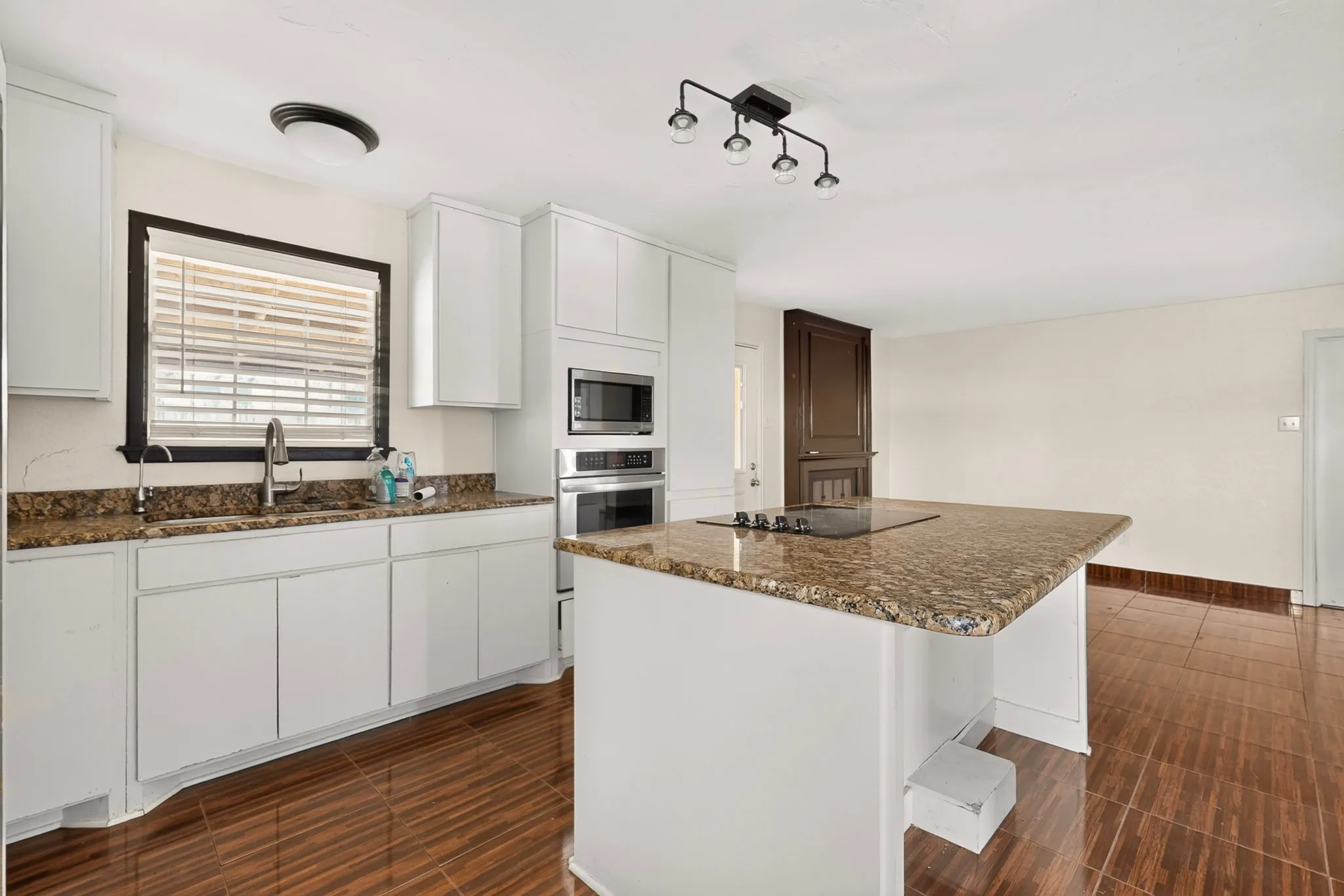 Single Family Residence For Sale in Dallas County , 5026 Boca Raton Drive, Garland, Texas 75043, 4 Bedroom, 3 Bathroom, 2 Garage spaces, 2,030 Sqft, built in 1972, mls#21406146, Real Estate Agent in Garland, Homes For Sale in Dallas county, Homes For Sale in Garland, Realtor in Garland Texas, Real Estate Brokerage Independent Realty Texas, Luminita Cordes Realtor