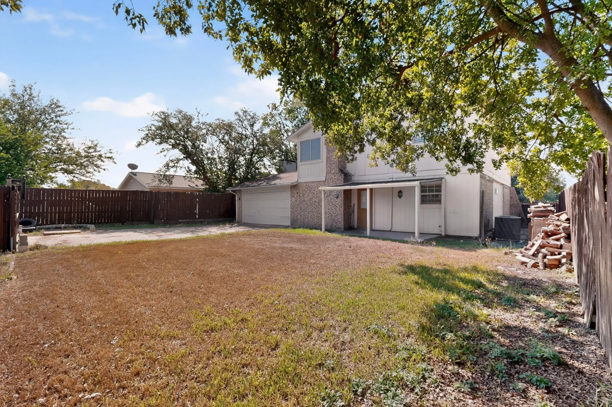 Single Family Residence For Sale in Dallas County , 5026 Boca Raton Drive, Garland, Texas 75043, 4 Bedroom, 3 Bathroom, 2 Garage spaces, 2,030 Sqft, built in 1972, mls#21406146, Real Estate Agent in Garland, Homes For Sale in Dallas county, Homes For Sale in Garland, Realtor in Garland Texas, Real Estate Brokerage Independent Realty Texas, Luminita Cordes Realtor