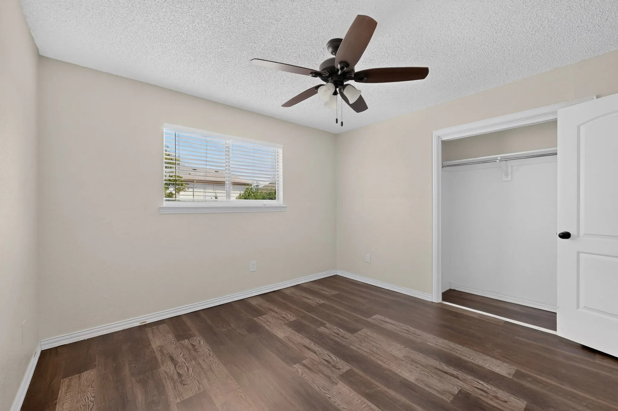 Single Family Residence For Sale in Dallas County , 5026 Boca Raton Drive, Garland, Texas 75043, 4 Bedroom, 3 Bathroom, 2 Garage spaces, 2,030 Sqft, built in 1972, mls#21406146, Real Estate Agent in Garland, Homes For Sale in Dallas county, Homes For Sale in Garland, Realtor in Garland Texas, Real Estate Brokerage Independent Realty Texas, Luminita Cordes Realtor