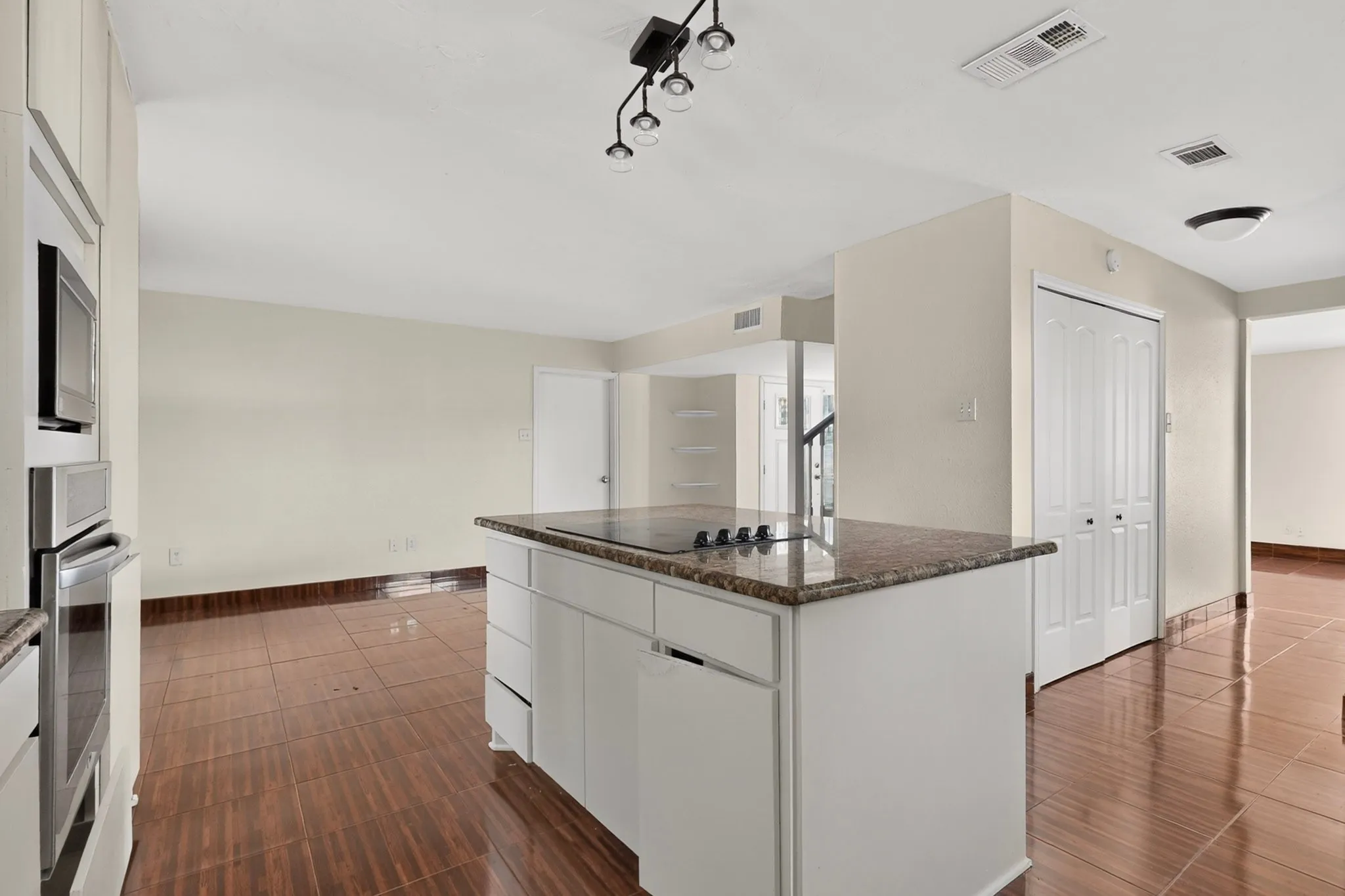 Single Family Residence For Sale in Dallas County , 5026 Boca Raton Drive, Garland, Texas 75043, 4 Bedroom, 3 Bathroom, 2 Garage spaces, 2,030 Sqft, built in 1972, mls#21406146, Real Estate Agent in Garland, Homes For Sale in Dallas county, Homes For Sale in Garland, Realtor in Garland Texas, Real Estate Brokerage Independent Realty Texas, Luminita Cordes Realtor