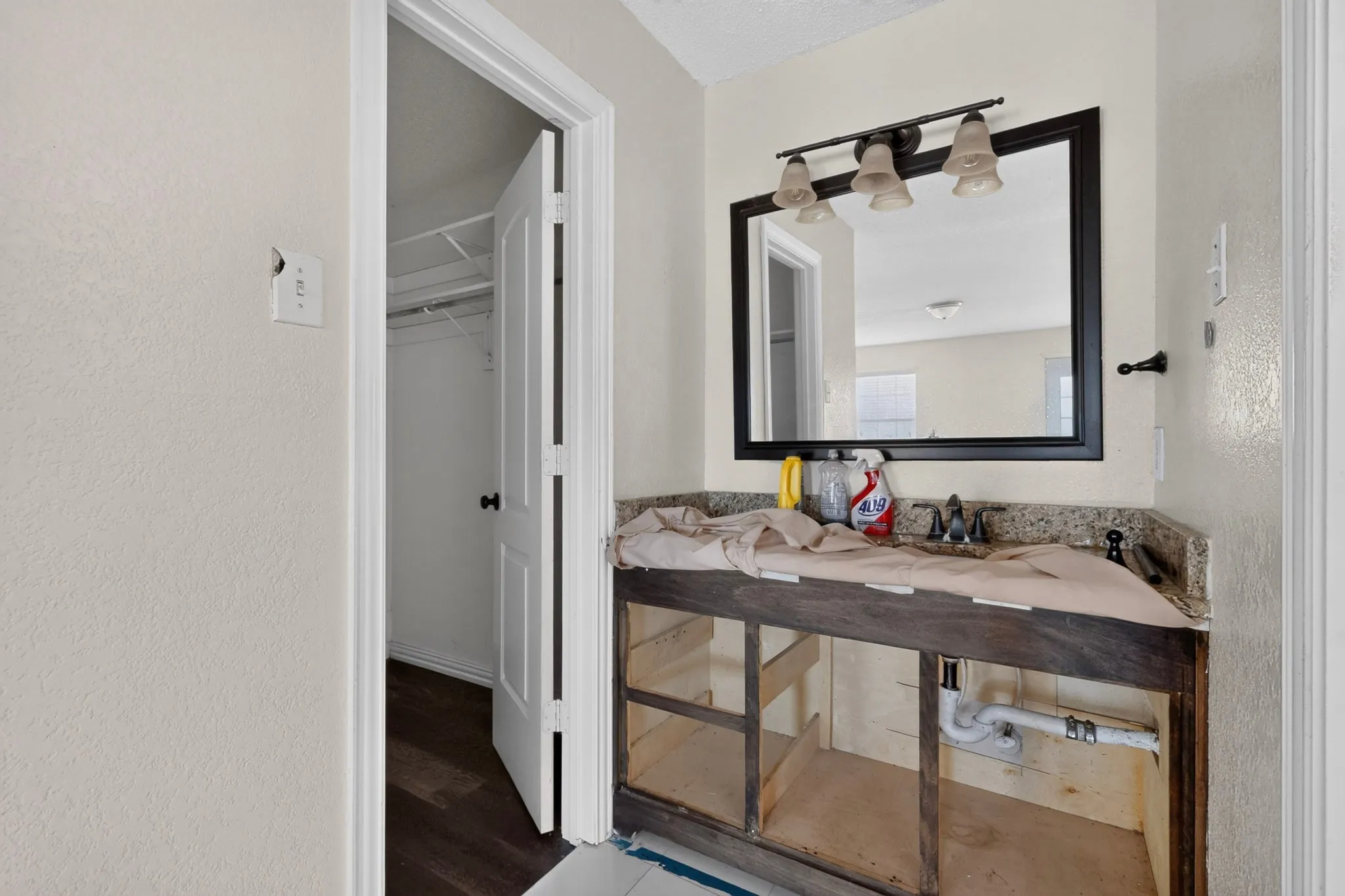 Single Family Residence For Sale in Dallas County , 5026 Boca Raton Drive, Garland, Texas 75043, 4 Bedroom, 3 Bathroom, 2 Garage spaces, 2,030 Sqft, built in 1972, mls#21406146, Real Estate Agent in Garland, Homes For Sale in Dallas county, Homes For Sale in Garland, Realtor in Garland Texas, Real Estate Brokerage Independent Realty Texas, Luminita Cordes Realtor