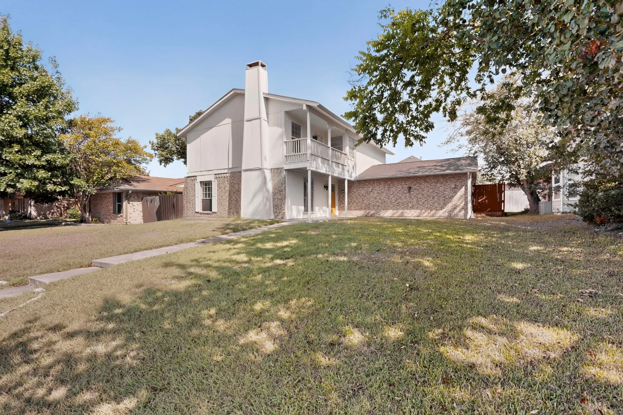 Single Family Residence For Sale in Dallas County , 5026 Boca Raton Drive, Garland, Texas 75043, 4 Bedroom, 3 Bathroom, 2 Garage spaces, 2,030 Sqft, built in 1972, mls#21406146, Real Estate Agent in Garland, Homes For Sale in Dallas county, Homes For Sale in Garland, Realtor in Garland Texas, Real Estate Brokerage Independent Realty Texas, Luminita Cordes Realtor
