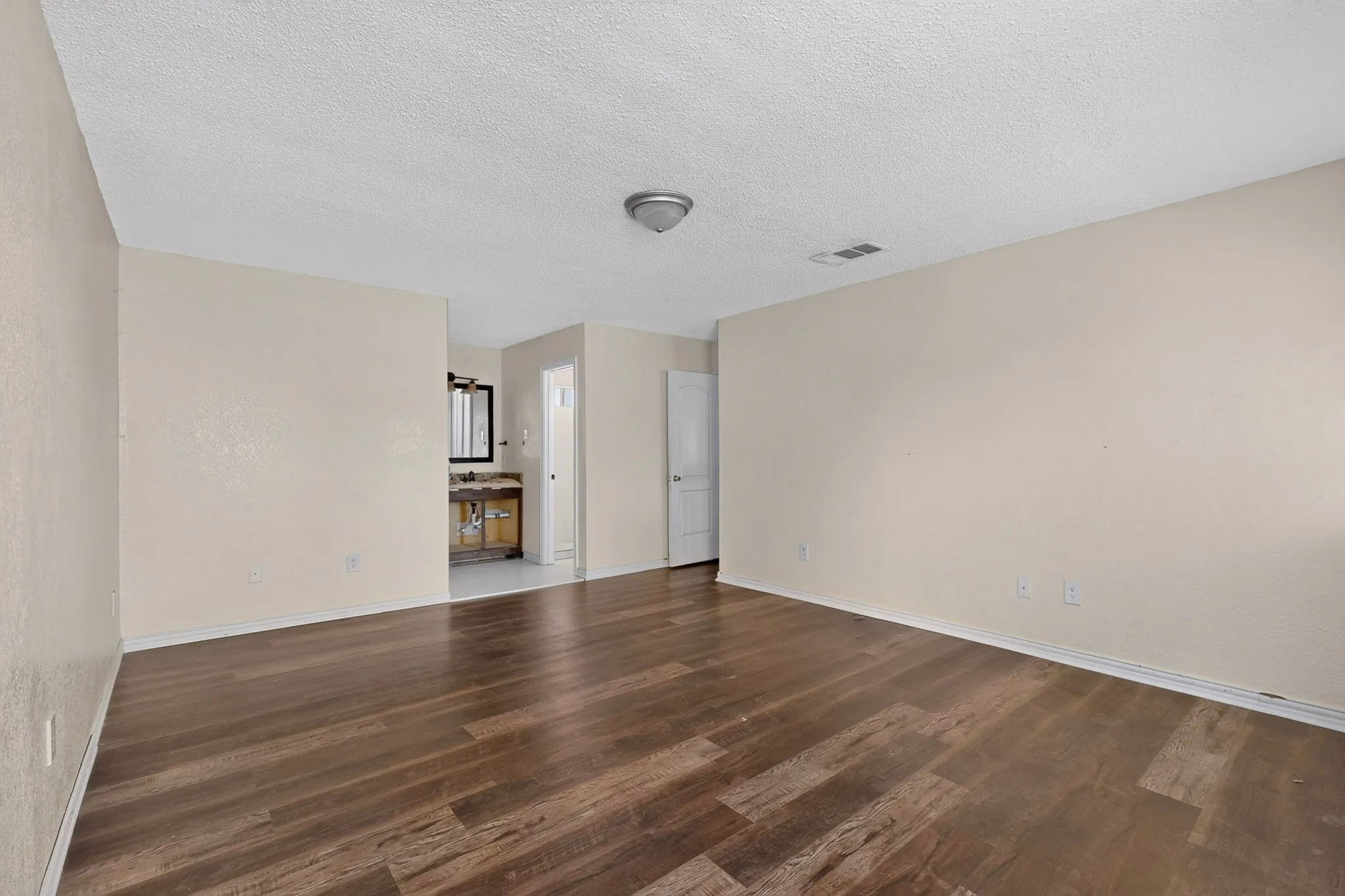 Single Family Residence For Sale in Dallas County , 5026 Boca Raton Drive, Garland, Texas 75043, 4 Bedroom, 3 Bathroom, 2 Garage spaces, 2,030 Sqft, built in 1972, mls#21406146, Real Estate Agent in Garland, Homes For Sale in Dallas county, Homes For Sale in Garland, Realtor in Garland Texas, Real Estate Brokerage Independent Realty Texas, Luminita Cordes Realtor