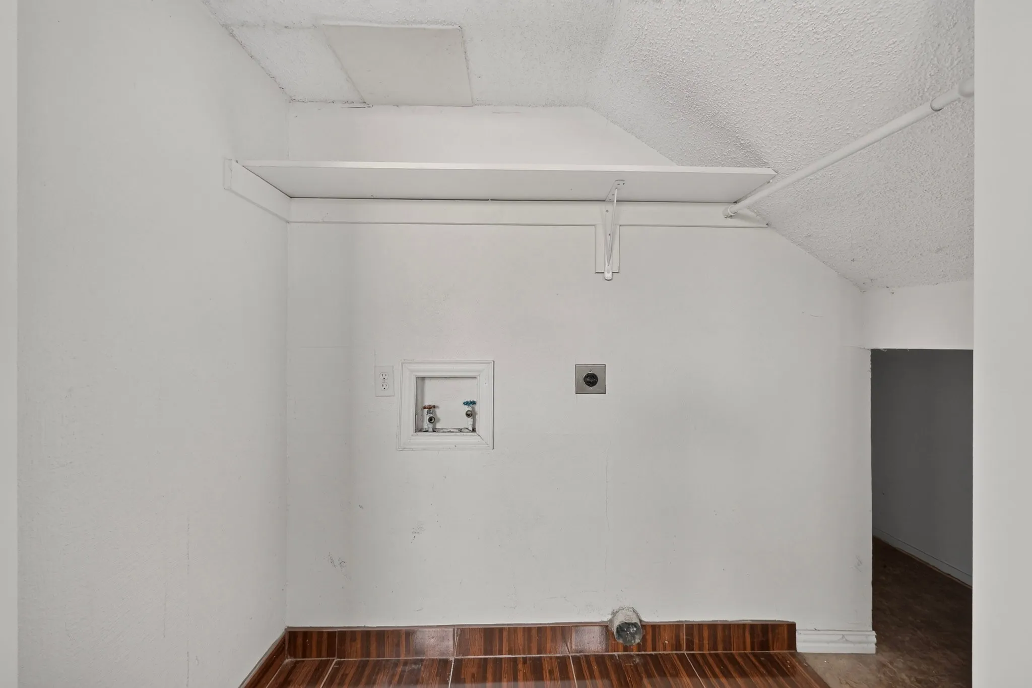 Single Family Residence For Sale in Dallas County , 5026 Boca Raton Drive, Garland, Texas 75043, 4 Bedroom, 3 Bathroom, 2 Garage spaces, 2,030 Sqft, built in 1972, mls#21406146, Real Estate Agent in Garland, Homes For Sale in Dallas county, Homes For Sale in Garland, Realtor in Garland Texas, Real Estate Brokerage Independent Realty Texas, Luminita Cordes Realtor