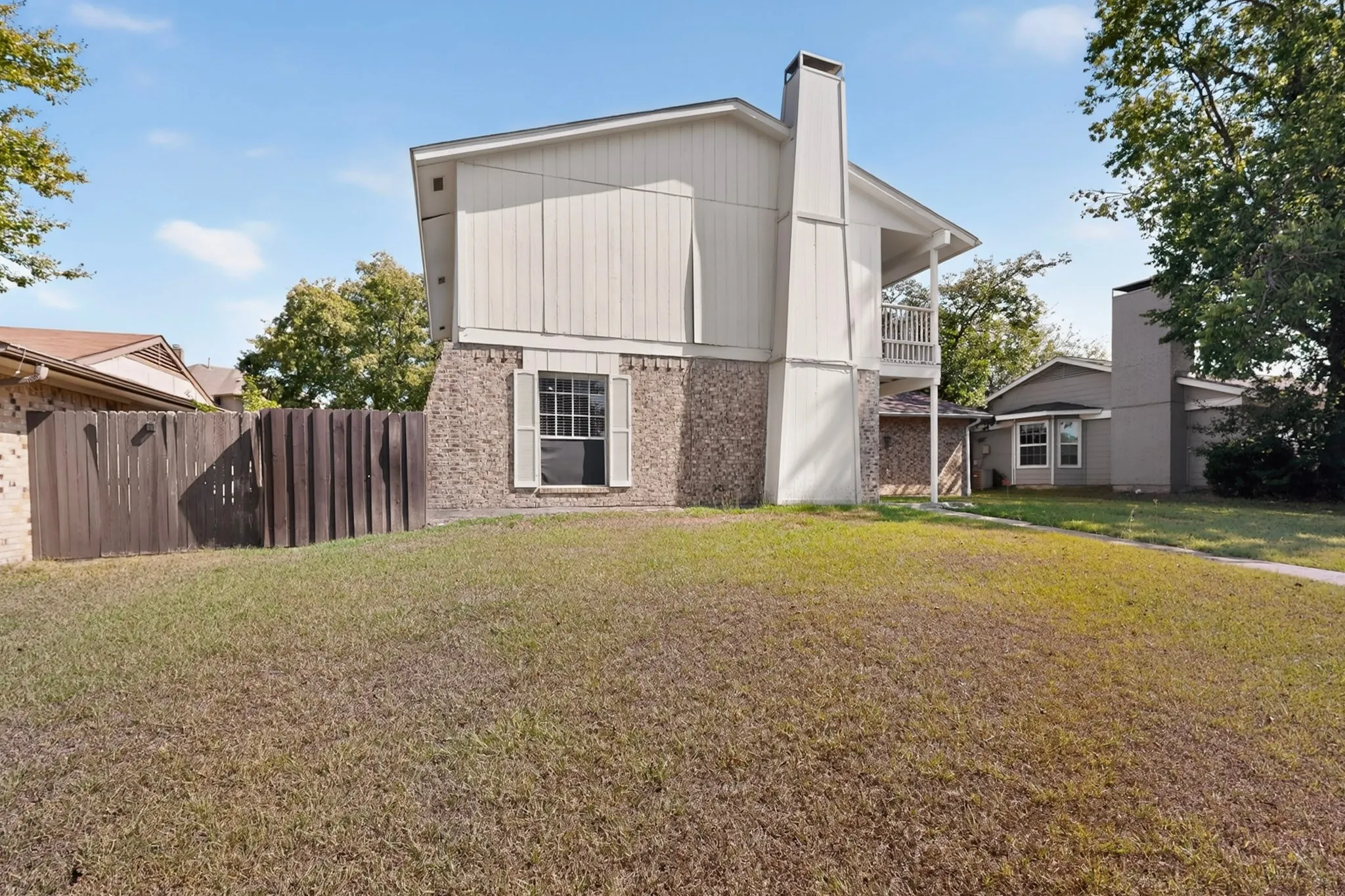 Single Family Residence For Sale in Dallas County , 5026 Boca Raton Drive, Garland, Texas 75043, 4 Bedroom, 3 Bathroom, 2 Garage spaces, 2,030 Sqft, built in 1972, mls#21406146, Real Estate Agent in Garland, Homes For Sale in Dallas county, Homes For Sale in Garland, Realtor in Garland Texas, Real Estate Brokerage Independent Realty Texas, Luminita Cordes Realtor