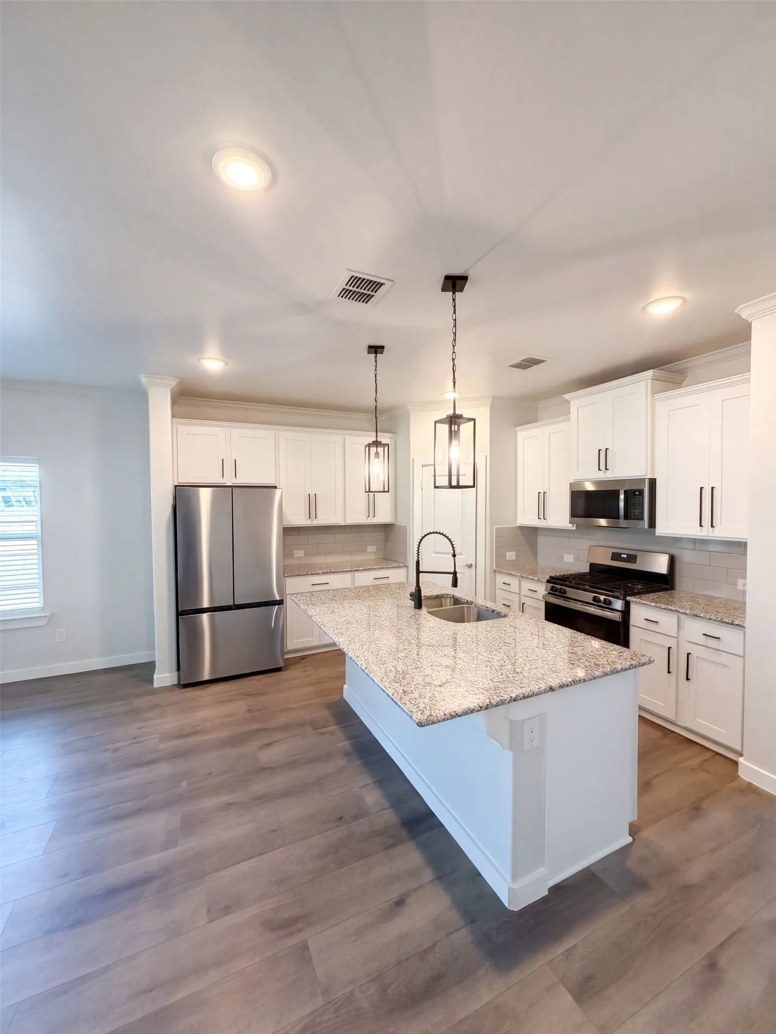 Single Family Residence For Sale in Grayson County , 402 N Race Street, Tioga, Texas 76271, 5 Bedroom, 3 Bathroom, 2 Garage spaces, 2,269 Sqft, built in 2021, mls#21407617, Real Estate Agent in Tioga, Homes For Sale in Grayson county, Homes For Sale in Tioga, Realtor in Tioga Texas, Real Estate Brokerage Independent Realty Texas, Luminita Cordes Realtor