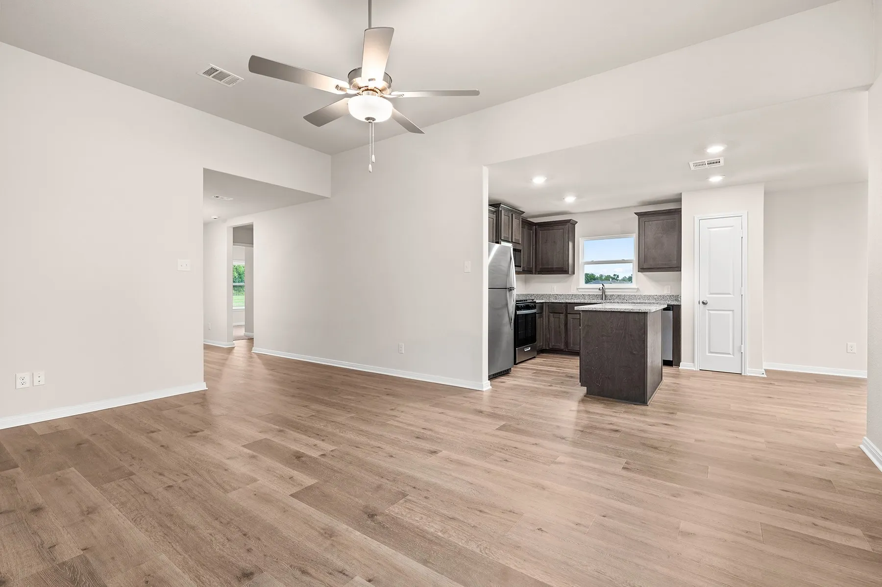 Single Family Residence For Rent in Kaufman County , 132 North Island Drive, Terrell, Texas 75160, 3 Bedroom, 2 Bathroom, 2 Garage spaces, 1,316 Sqft, built in 2026, mls#21408208, Real Estate Agent in Terrell, Homes For Rent in Kaufman county, Homes For Rent in Terrell, Realtor in Terrell Texas, Real Estate Brokerage Independent Realty Texas, Luminita Cordes Realtor