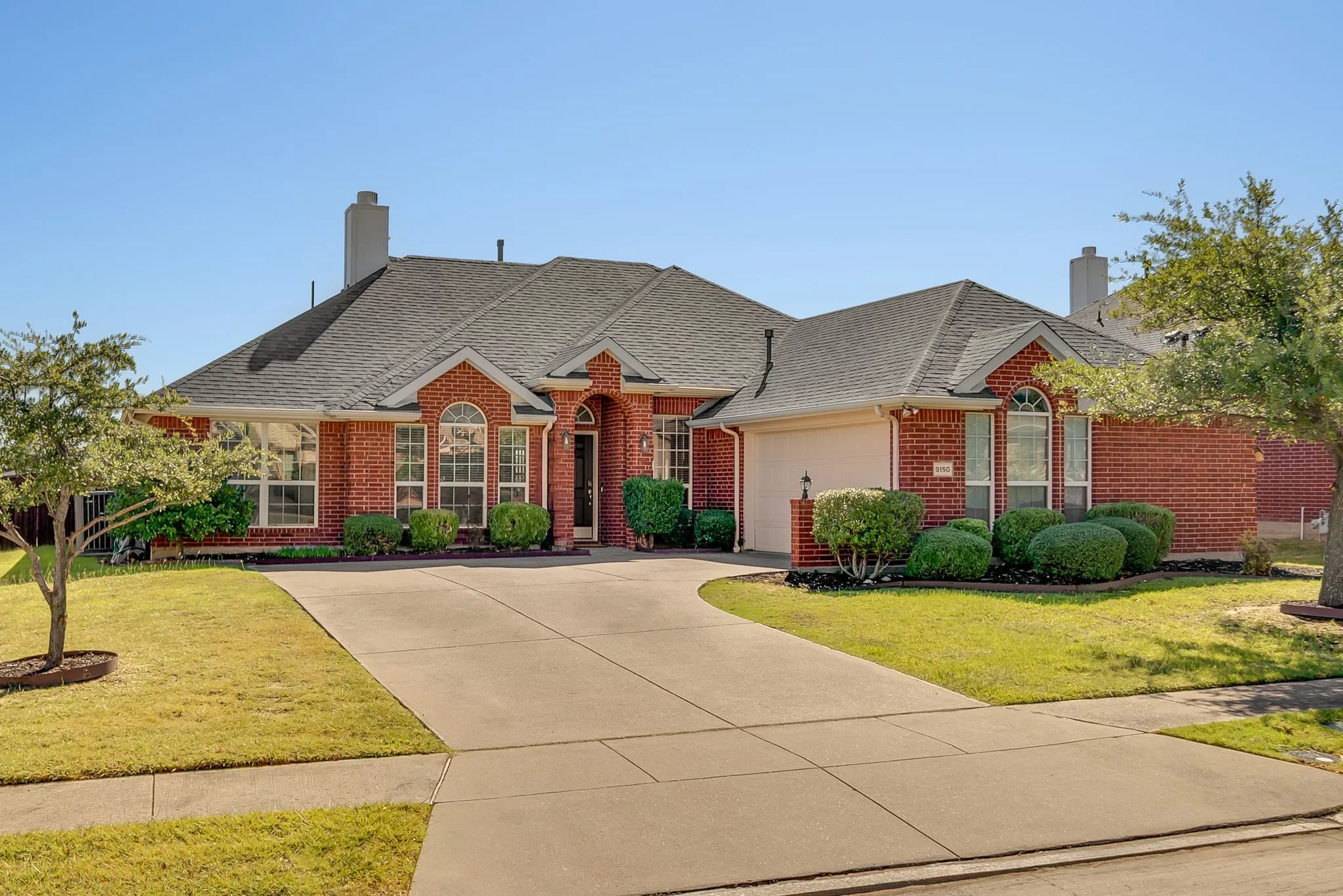 Single Family Residence For Sale in Denton County , 9150 Bastille Way, Frisco, Texas 75033, 4 Bedroom, 2 Bathroom, 2 Garage spaces, 2,247 Sqft, built in 2005, mls#21404899, Real Estate Agent in Frisco, Homes For Sale in Denton county, Homes For Sale in Frisco, Realtor in Frisco Texas, Real Estate Brokerage Independent Realty Texas, Luminita Cordes Realtor