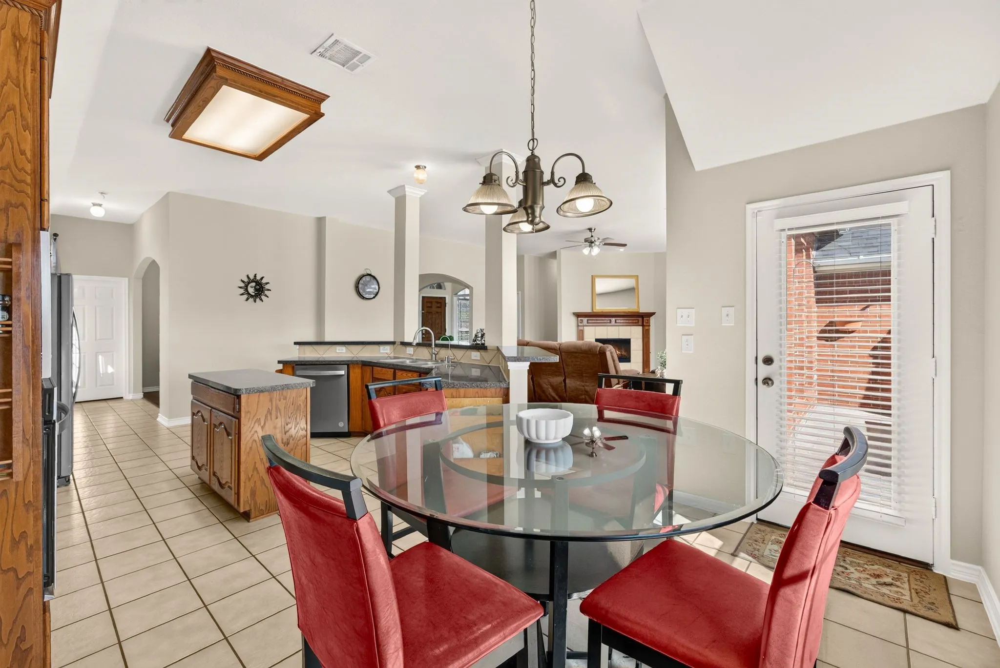 Single Family Residence For Sale in Denton County , 9150 Bastille Way, Frisco, Texas 75033, 4 Bedroom, 2 Bathroom, 2 Garage spaces, 2,247 Sqft, built in 2005, mls#21404899, Real Estate Agent in Frisco, Homes For Sale in Denton county, Homes For Sale in Frisco, Realtor in Frisco Texas, Real Estate Brokerage Independent Realty Texas, Luminita Cordes Realtor