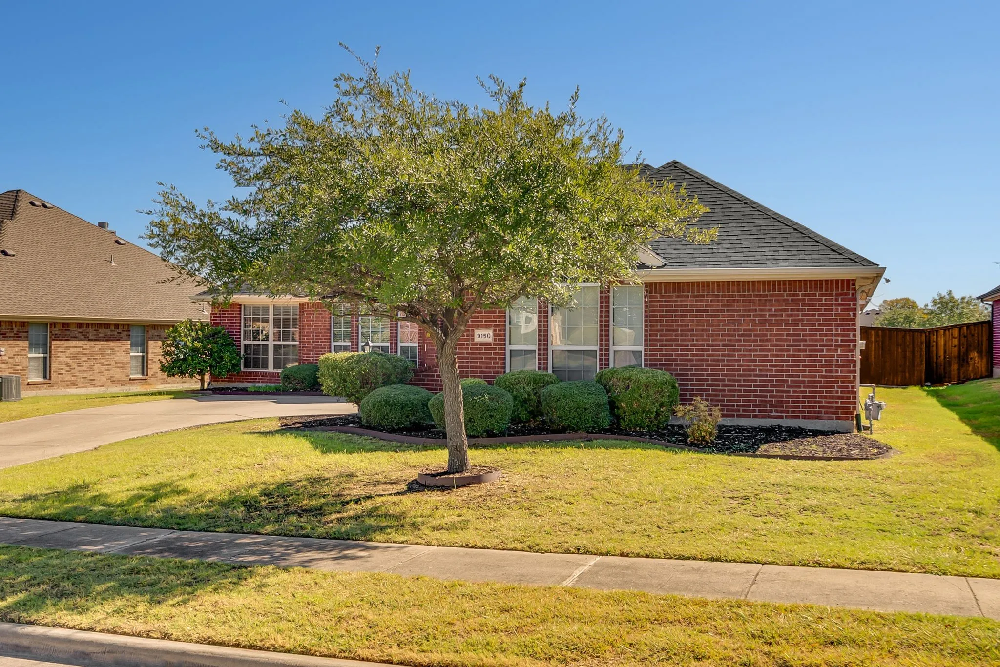 Single Family Residence For Sale in Denton County , 9150 Bastille Way, Frisco, Texas 75033, 4 Bedroom, 2 Bathroom, 2 Garage spaces, 2,247 Sqft, built in 2005, mls#21404899, Real Estate Agent in Frisco, Homes For Sale in Denton county, Homes For Sale in Frisco, Realtor in Frisco Texas, Real Estate Brokerage Independent Realty Texas, Luminita Cordes Realtor
