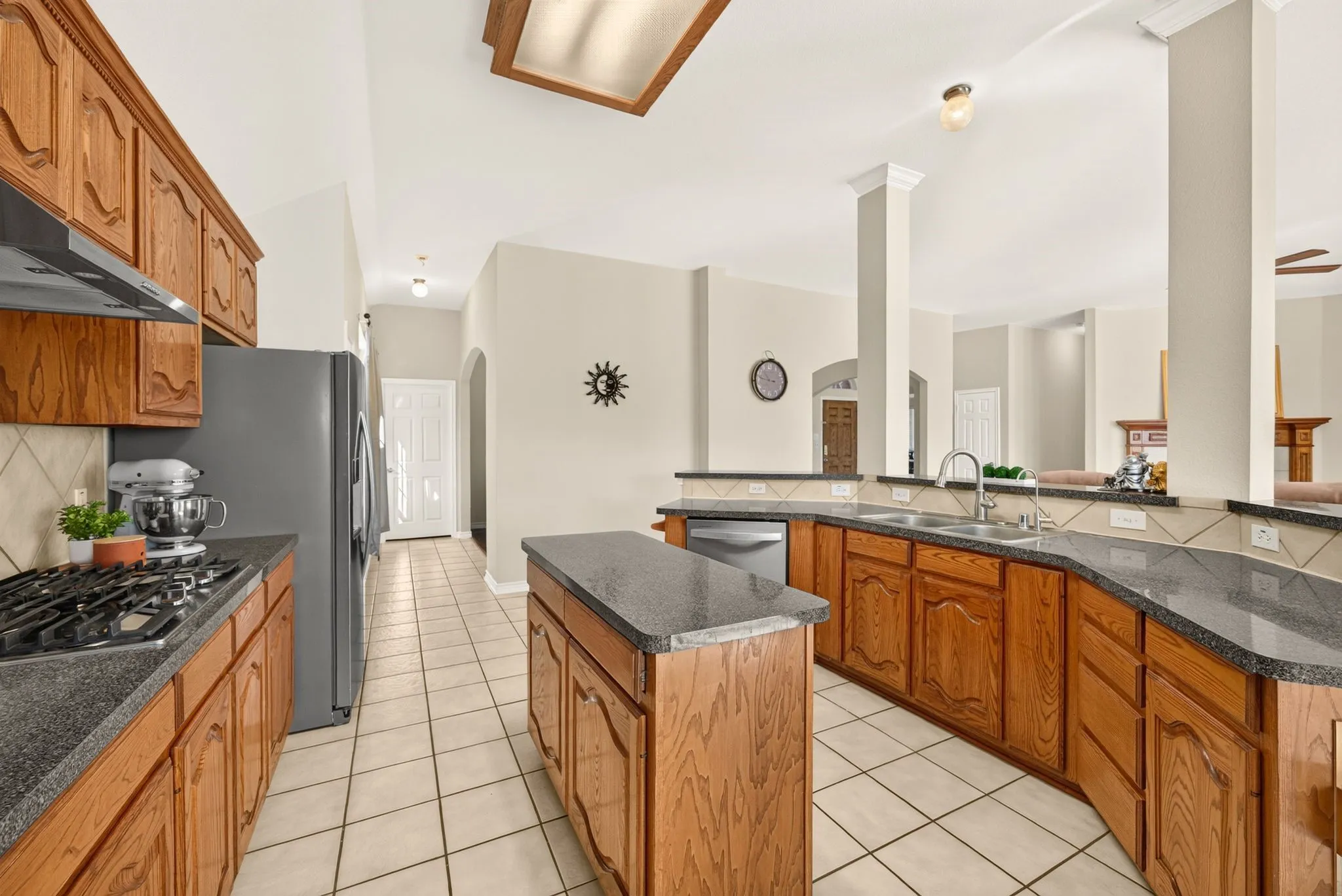 Single Family Residence For Sale in Denton County , 9150 Bastille Way, Frisco, Texas 75033, 4 Bedroom, 2 Bathroom, 2 Garage spaces, 2,247 Sqft, built in 2005, mls#21404899, Real Estate Agent in Frisco, Homes For Sale in Denton county, Homes For Sale in Frisco, Realtor in Frisco Texas, Real Estate Brokerage Independent Realty Texas, Luminita Cordes Realtor