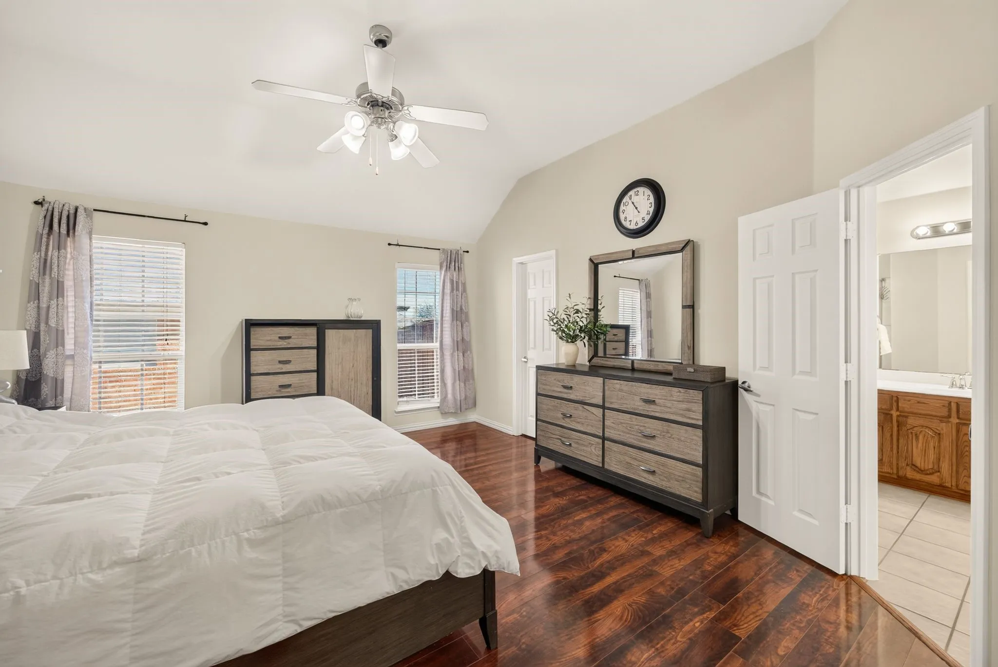 Single Family Residence For Sale in Denton County , 9150 Bastille Way, Frisco, Texas 75033, 4 Bedroom, 2 Bathroom, 2 Garage spaces, 2,247 Sqft, built in 2005, mls#21404899, Real Estate Agent in Frisco, Homes For Sale in Denton county, Homes For Sale in Frisco, Realtor in Frisco Texas, Real Estate Brokerage Independent Realty Texas, Luminita Cordes Realtor