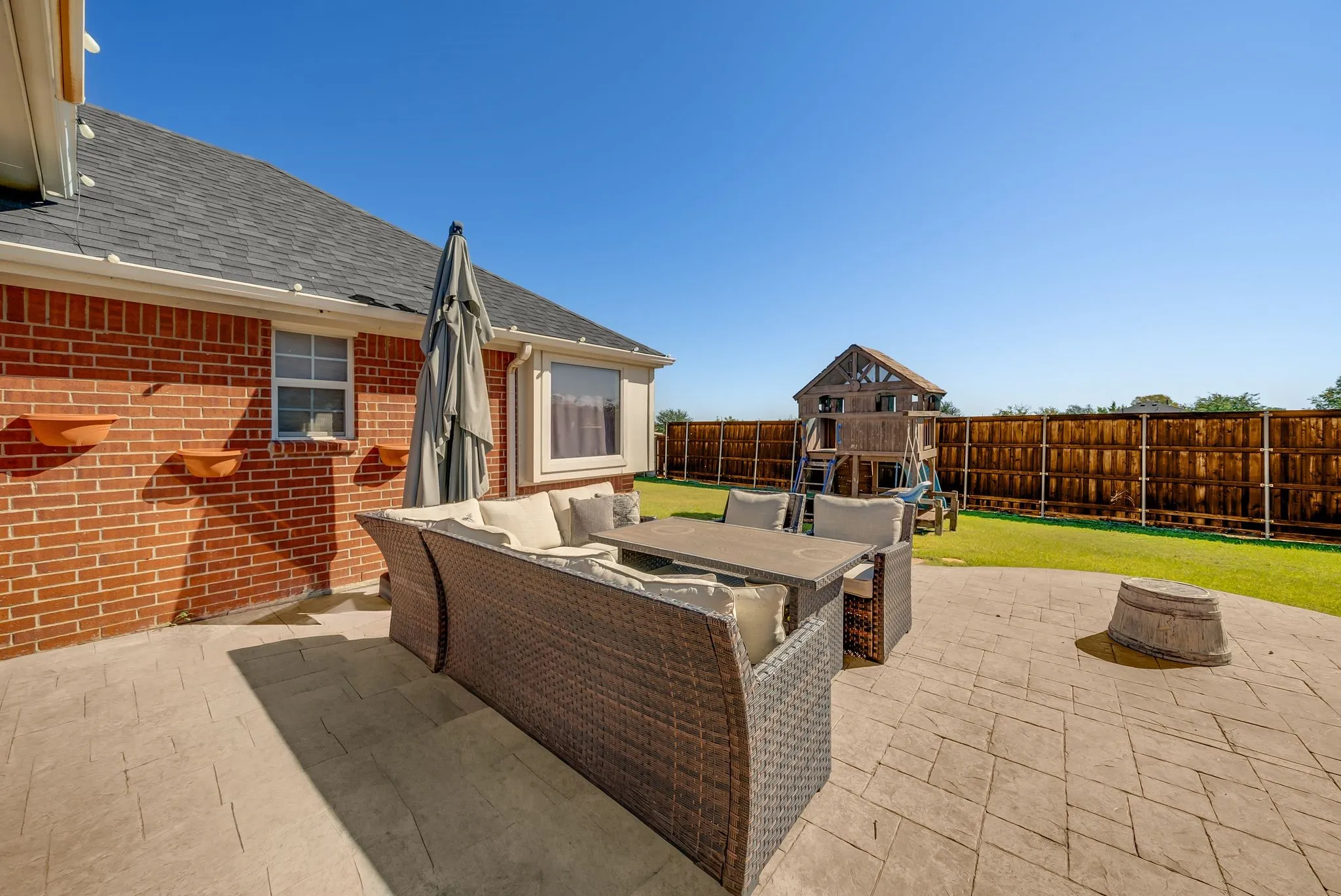 Single Family Residence For Sale in Denton County , 9150 Bastille Way, Frisco, Texas 75033, 4 Bedroom, 2 Bathroom, 2 Garage spaces, 2,247 Sqft, built in 2005, mls#21404899, Real Estate Agent in Frisco, Homes For Sale in Denton county, Homes For Sale in Frisco, Realtor in Frisco Texas, Real Estate Brokerage Independent Realty Texas, Luminita Cordes Realtor