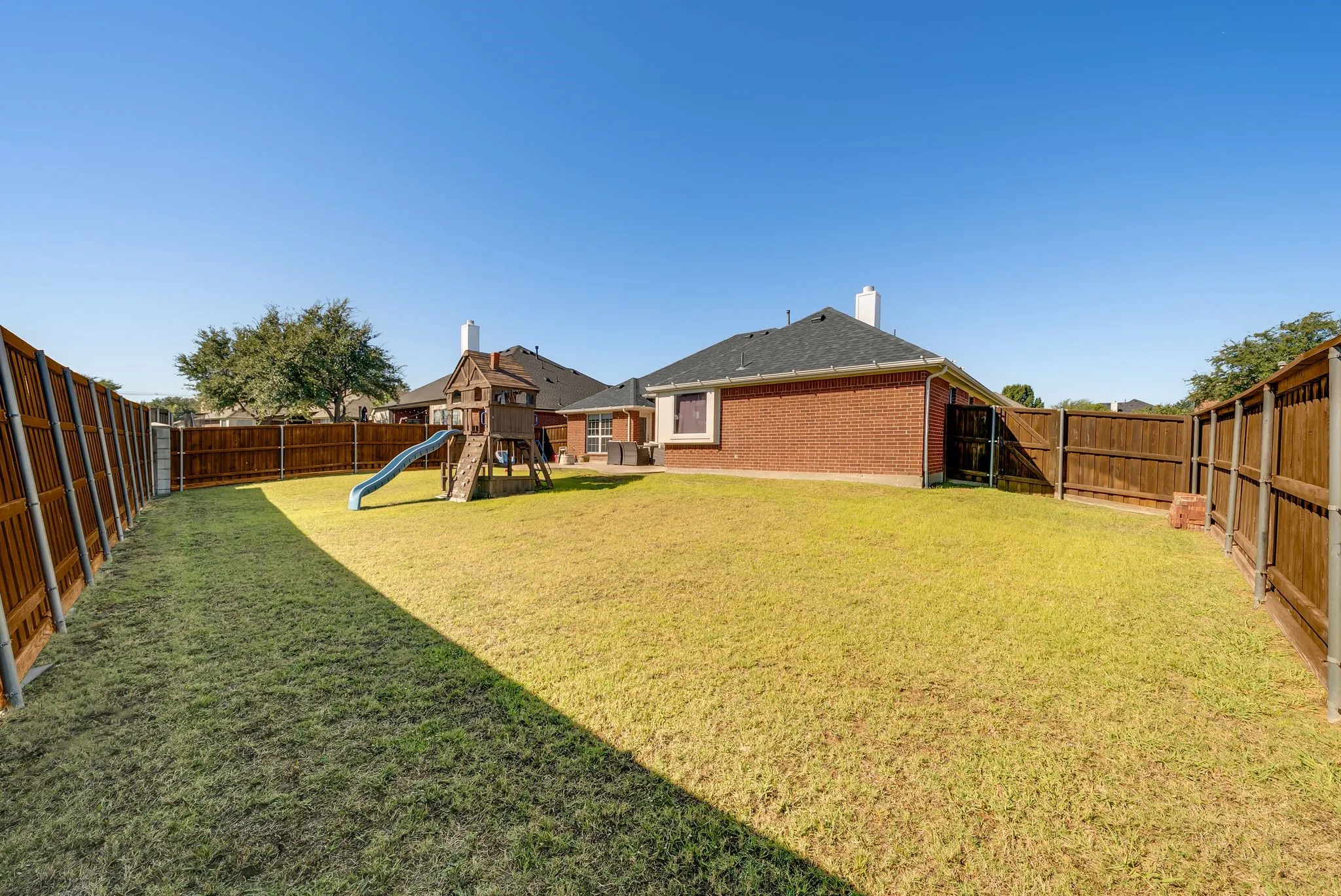 Single Family Residence For Sale in Denton County , 9150 Bastille Way, Frisco, Texas 75033, 4 Bedroom, 2 Bathroom, 2 Garage spaces, 2,247 Sqft, built in 2005, mls#21404899, Real Estate Agent in Frisco, Homes For Sale in Denton county, Homes For Sale in Frisco, Realtor in Frisco Texas, Real Estate Brokerage Independent Realty Texas, Luminita Cordes Realtor
