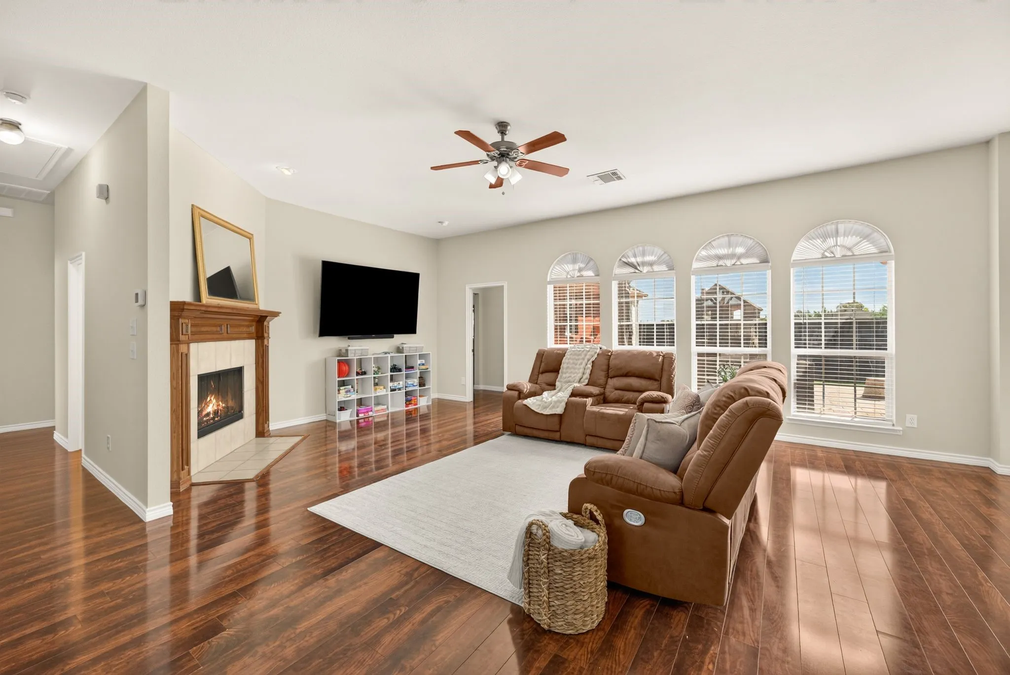 Single Family Residence For Sale in Denton County , 9150 Bastille Way, Frisco, Texas 75033, 4 Bedroom, 2 Bathroom, 2 Garage spaces, 2,247 Sqft, built in 2005, mls#21404899, Real Estate Agent in Frisco, Homes For Sale in Denton county, Homes For Sale in Frisco, Realtor in Frisco Texas, Real Estate Brokerage Independent Realty Texas, Luminita Cordes Realtor