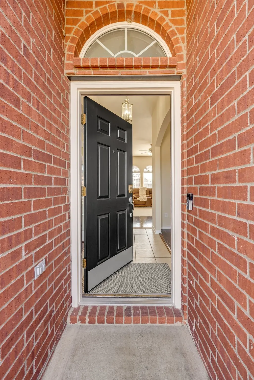 Single Family Residence For Sale in Denton County , 9150 Bastille Way, Frisco, Texas 75033, 4 Bedroom, 2 Bathroom, 2 Garage spaces, 2,247 Sqft, built in 2005, mls#21404899, Real Estate Agent in Frisco, Homes For Sale in Denton county, Homes For Sale in Frisco, Realtor in Frisco Texas, Real Estate Brokerage Independent Realty Texas, Luminita Cordes Realtor