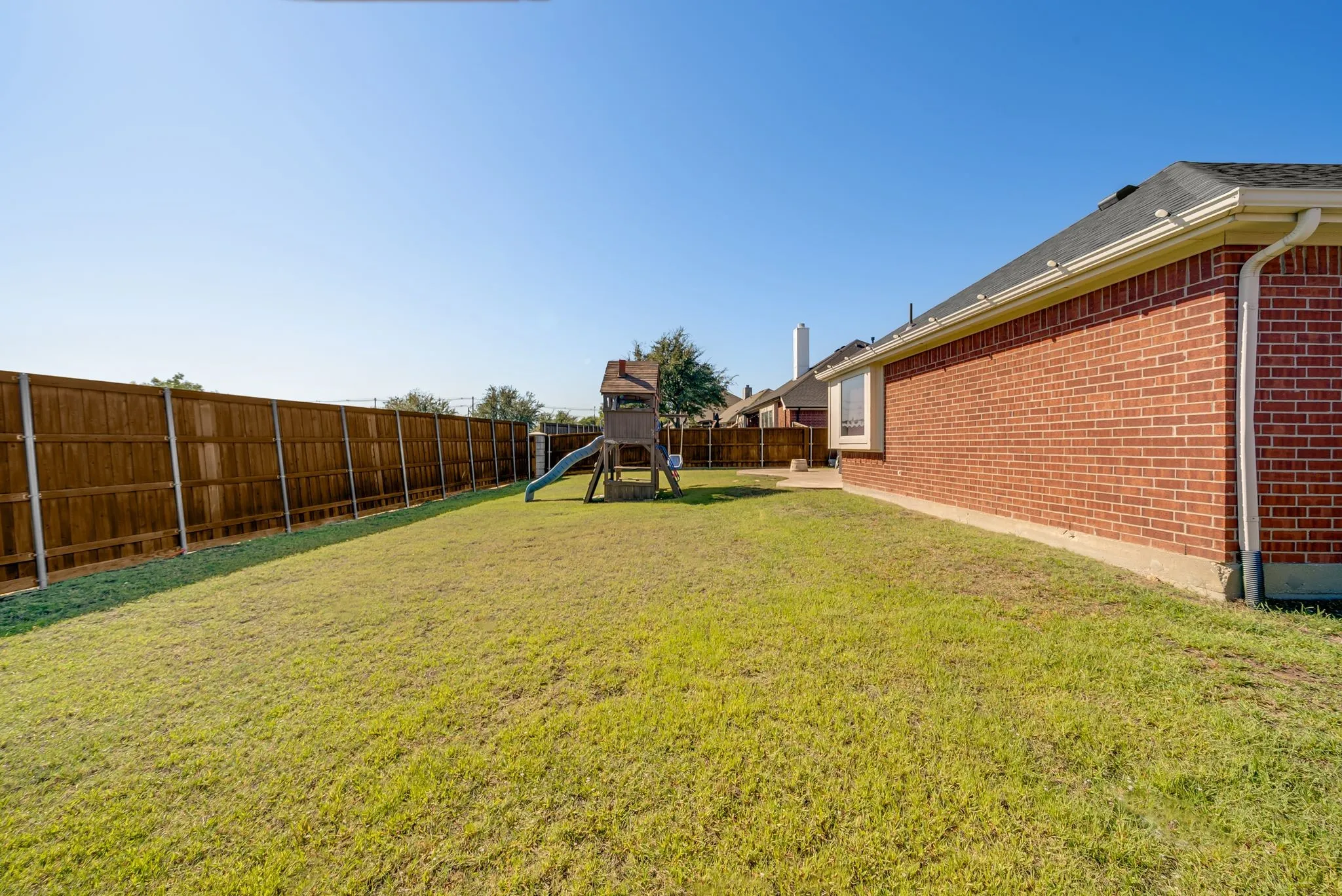 Single Family Residence For Sale in Denton County , 9150 Bastille Way, Frisco, Texas 75033, 4 Bedroom, 2 Bathroom, 2 Garage spaces, 2,247 Sqft, built in 2005, mls#21404899, Real Estate Agent in Frisco, Homes For Sale in Denton county, Homes For Sale in Frisco, Realtor in Frisco Texas, Real Estate Brokerage Independent Realty Texas, Luminita Cordes Realtor