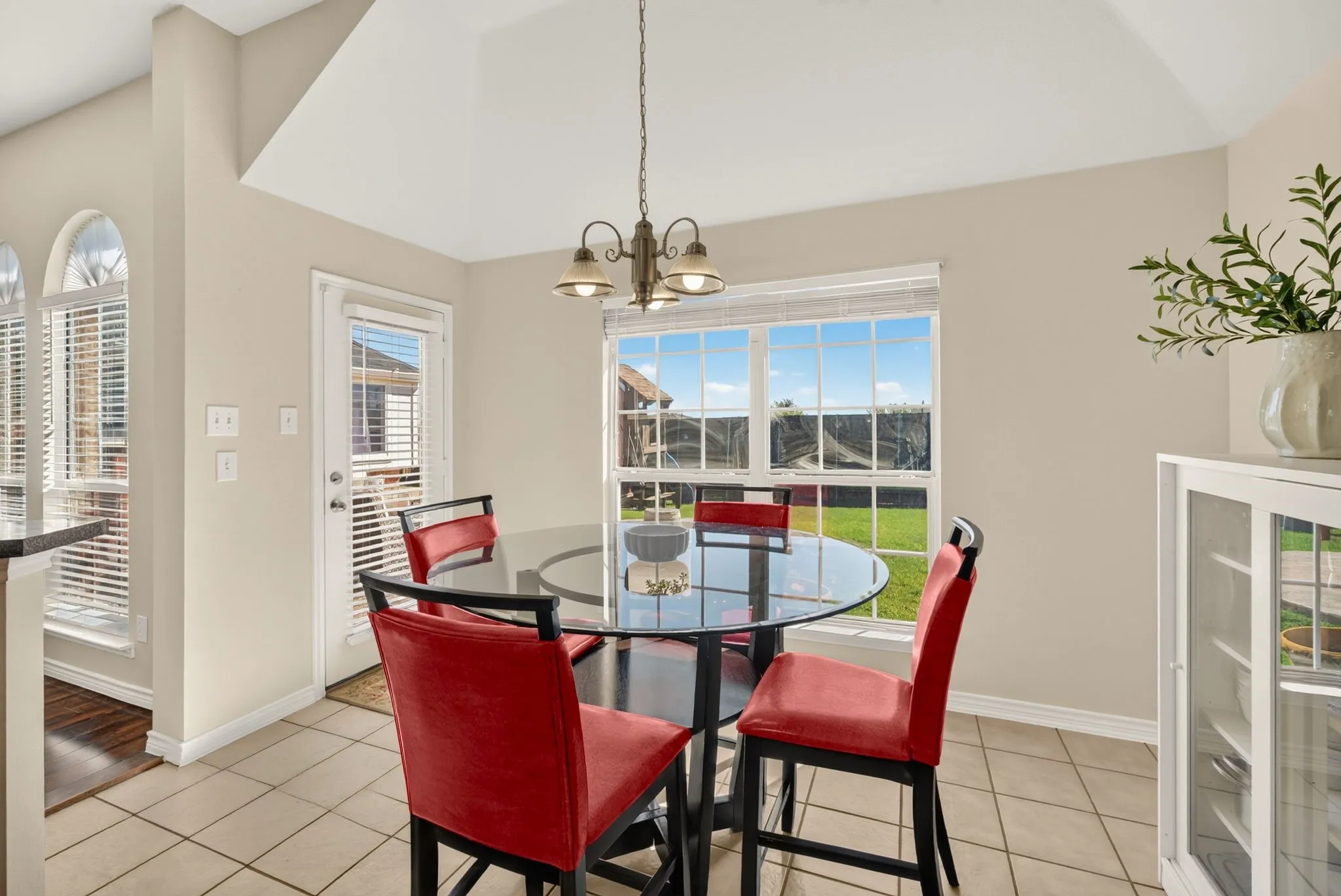 Single Family Residence For Sale in Denton County , 9150 Bastille Way, Frisco, Texas 75033, 4 Bedroom, 2 Bathroom, 2 Garage spaces, 2,247 Sqft, built in 2005, mls#21404899, Real Estate Agent in Frisco, Homes For Sale in Denton county, Homes For Sale in Frisco, Realtor in Frisco Texas, Real Estate Brokerage Independent Realty Texas, Luminita Cordes Realtor