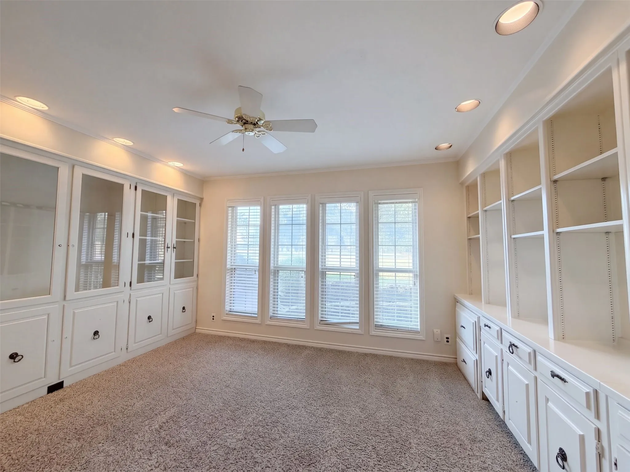 Single Family Residence For Sale in Tarrant County , 3111 Collard Road, Arlington, Texas 76017, 6 Bedroom, 4 Bathroom, 2 Garage spaces, 4,305 Sqft, built in 1976, mls#21407600, Real Estate Agent in Arlington, Homes For Sale in Tarrant county, Homes For Sale in Arlington, Realtor in Arlington Texas, Real Estate Brokerage Independent Realty Texas, Luminita Cordes Realtor