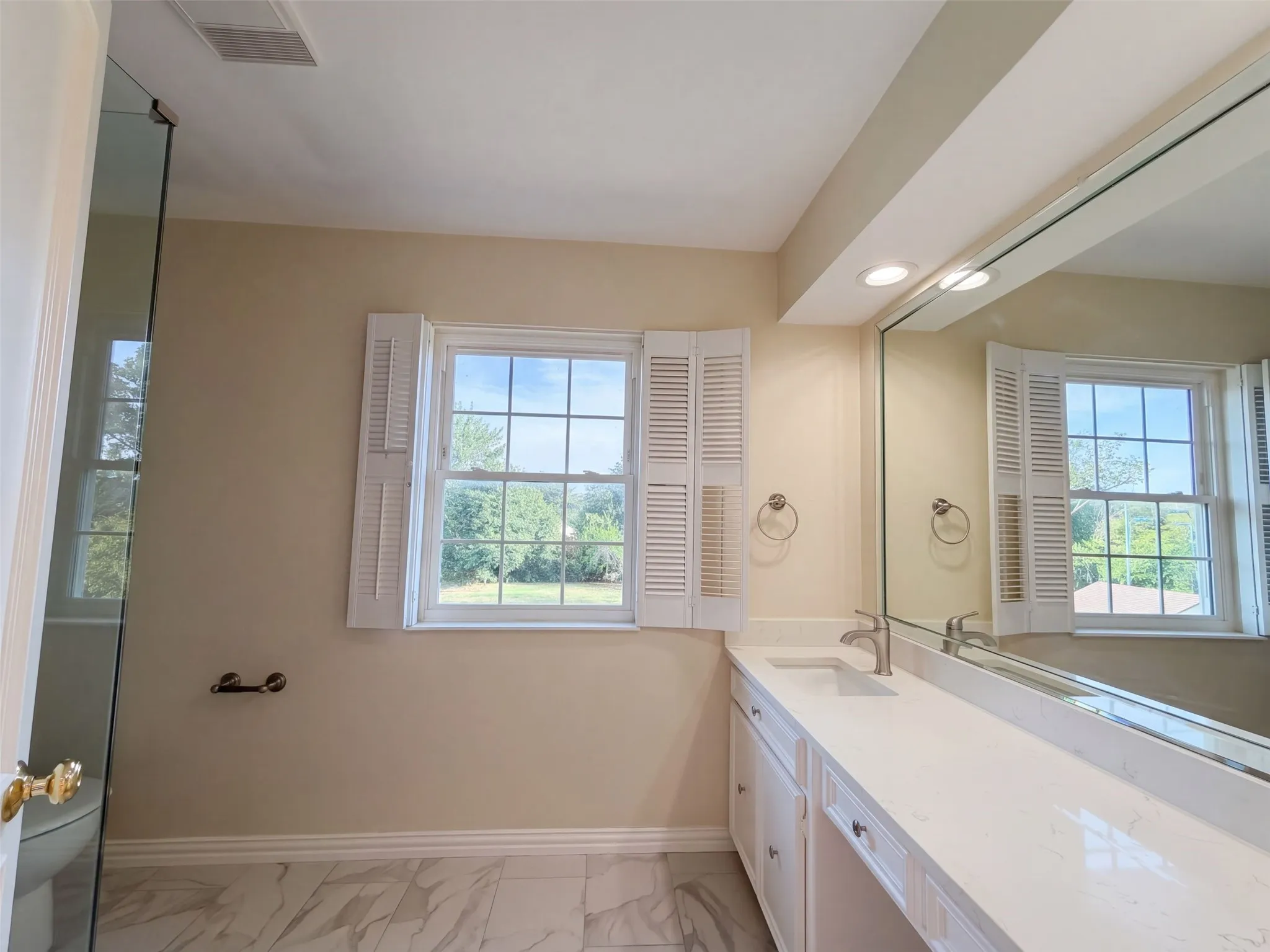 Single Family Residence For Sale in Tarrant County , 3111 Collard Road, Arlington, Texas 76017, 6 Bedroom, 4 Bathroom, 2 Garage spaces, 4,305 Sqft, built in 1976, mls#21407600, Real Estate Agent in Arlington, Homes For Sale in Tarrant county, Homes For Sale in Arlington, Realtor in Arlington Texas, Real Estate Brokerage Independent Realty Texas, Luminita Cordes Realtor