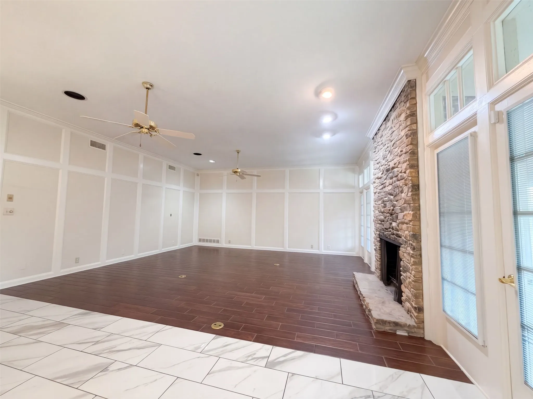 Single Family Residence For Sale in Tarrant County , 3111 Collard Road, Arlington, Texas 76017, 6 Bedroom, 4 Bathroom, 2 Garage spaces, 4,305 Sqft, built in 1976, mls#21407600, Real Estate Agent in Arlington, Homes For Sale in Tarrant county, Homes For Sale in Arlington, Realtor in Arlington Texas, Real Estate Brokerage Independent Realty Texas, Luminita Cordes Realtor